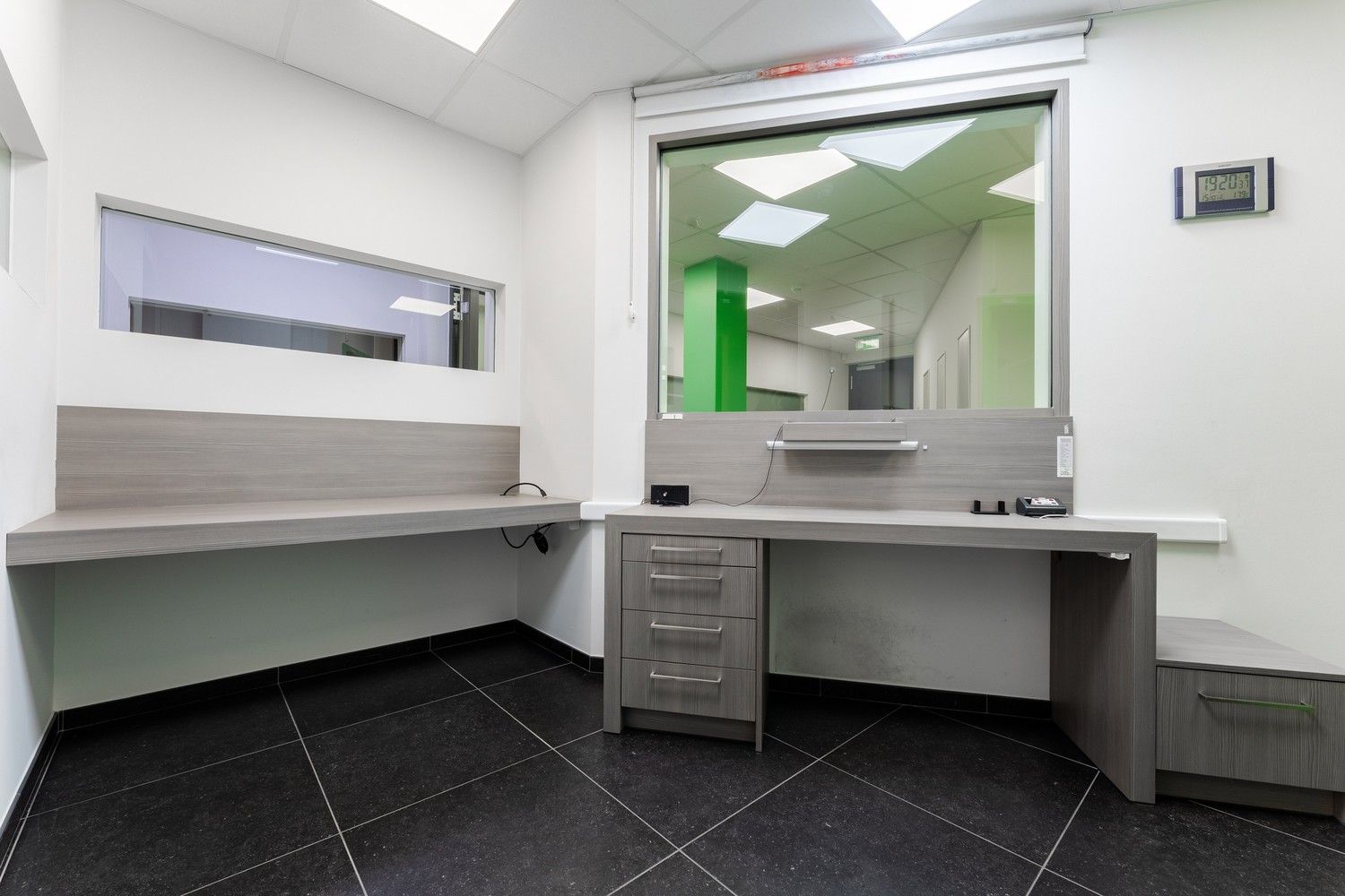 Mooi gerenoveerd handelspand pal in het centrum van Pelt met 7 parkeerplaatsen foto 33