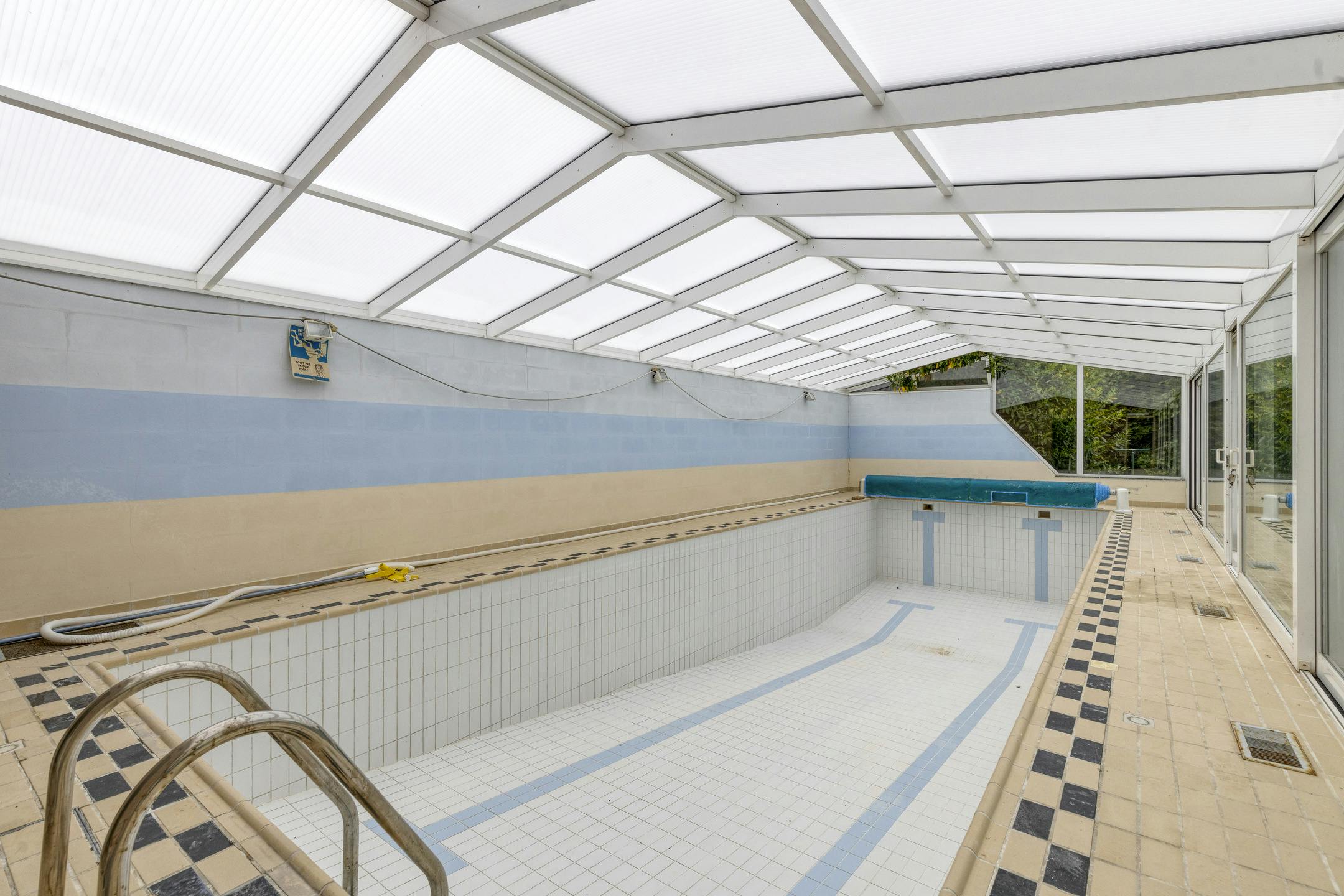 Statig te renoveren villa te koop met zwembad nabij Brugge  foto 8