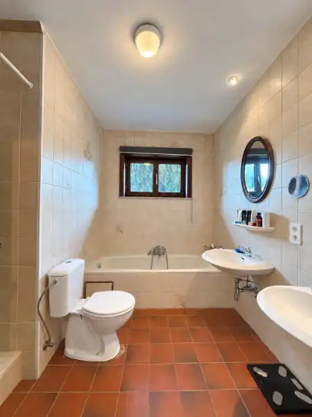 Rustig gelegen open bebouwing met 4 slaapkamers en zonnige tuin foto 15