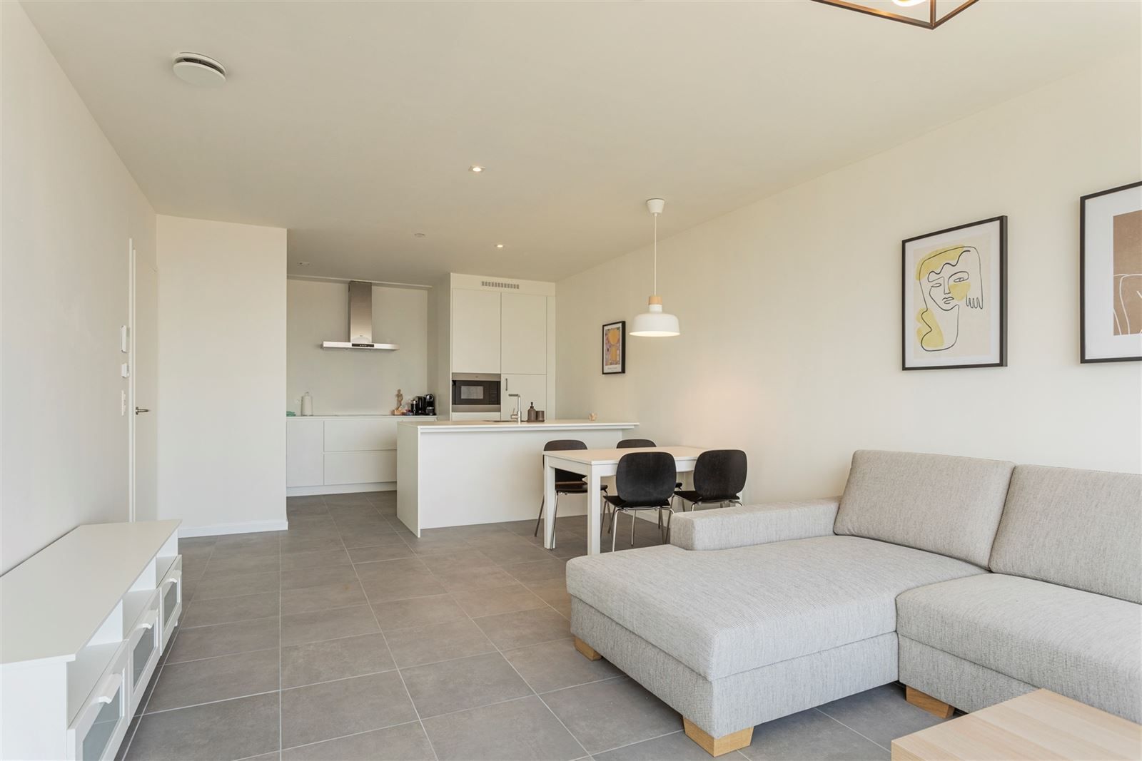 Gemeubeld 1 slaapkamer appartement op toplocatie in de nieuwe Antwerp Tower! foto 3