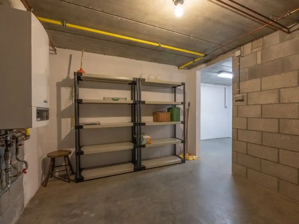 Zeer goed onderhouden vrijstaande woning met veranda en carport foto 39