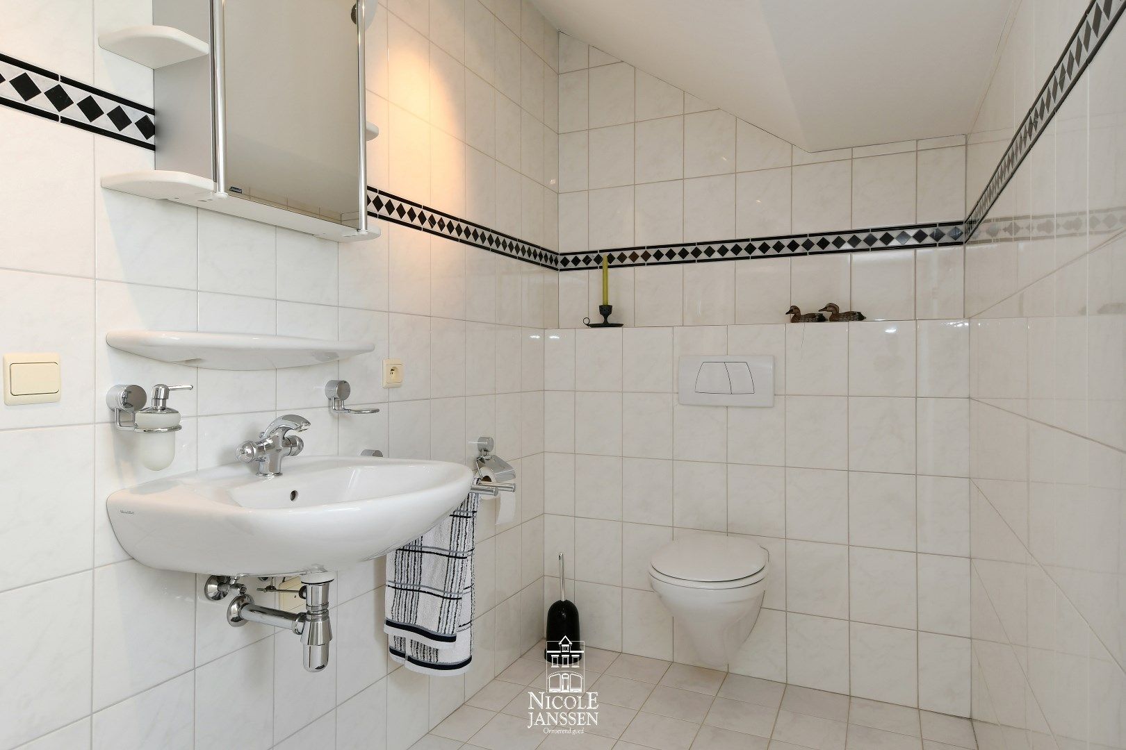 Stijlvolle villa met 4 slaapkamers, 2 badkamers en een prachtige tuin foto 26