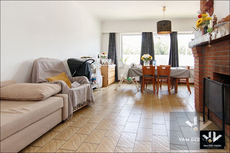 Op te frissen en ruim 2-SLPKAPP op de 1e verdieping  (met uitbreidingsmogelijkheden op zolder) rustig en toch centraal gelegen in het centrum van de Halveweg in Zonhoven foto 4