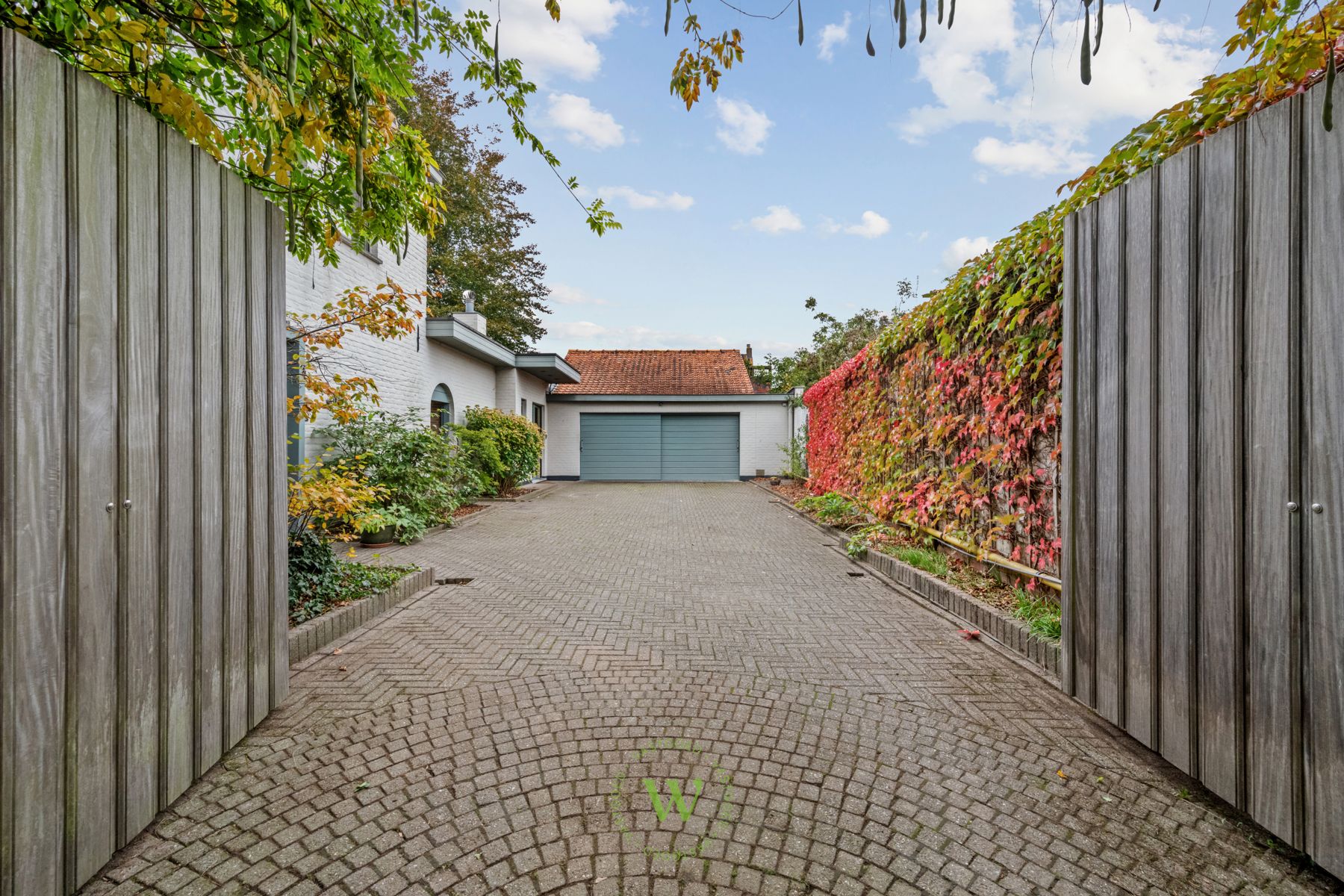 Karaktervolle woning met vergunde B&B in Sint-Michiels foto {{pictureIndex}}