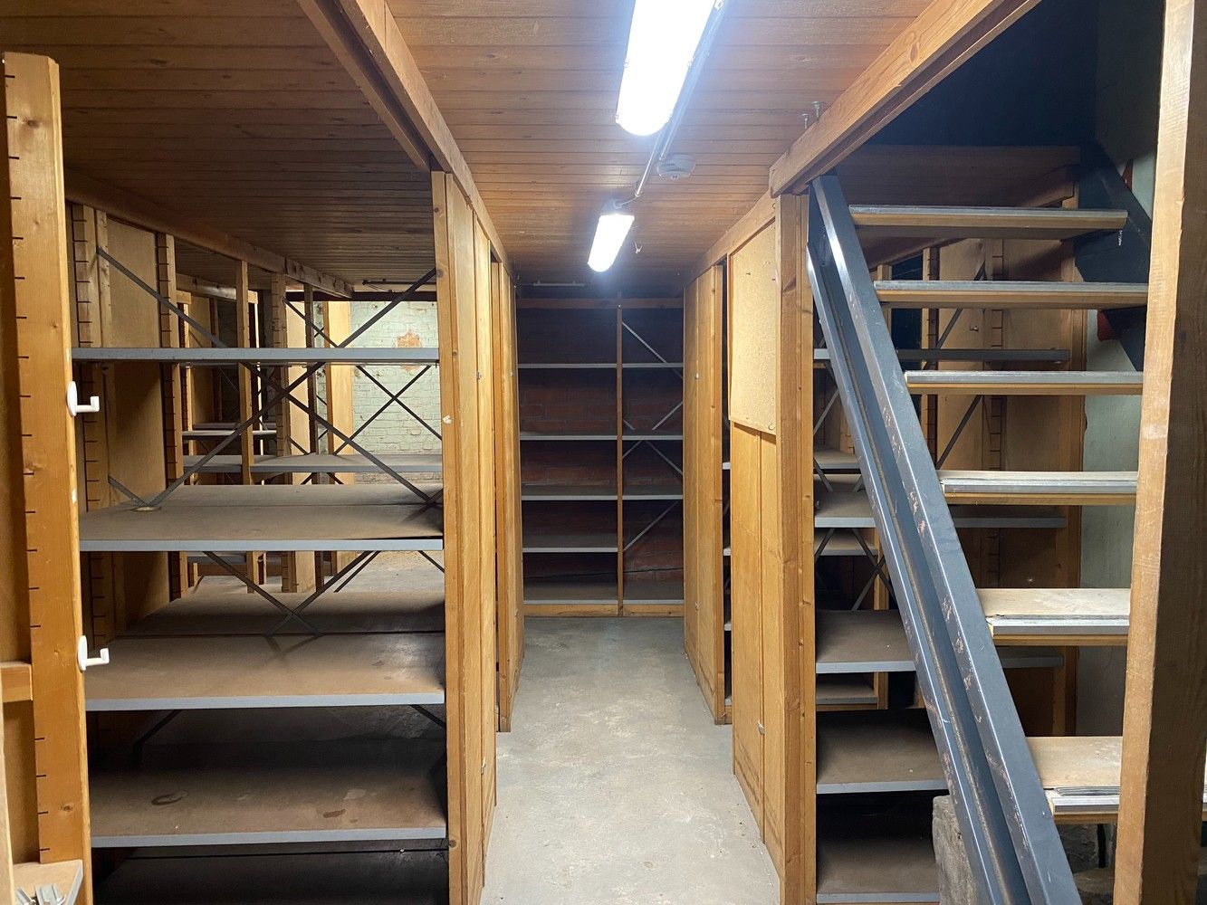 Magazijn met autostaanplaats te koop op een toplocatie in centrum Lier foto 3