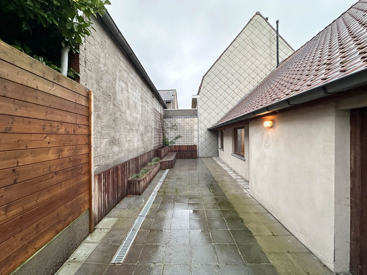 Instapklare HOB met twee slaapkamers & garage te Aalbeke! foto 11