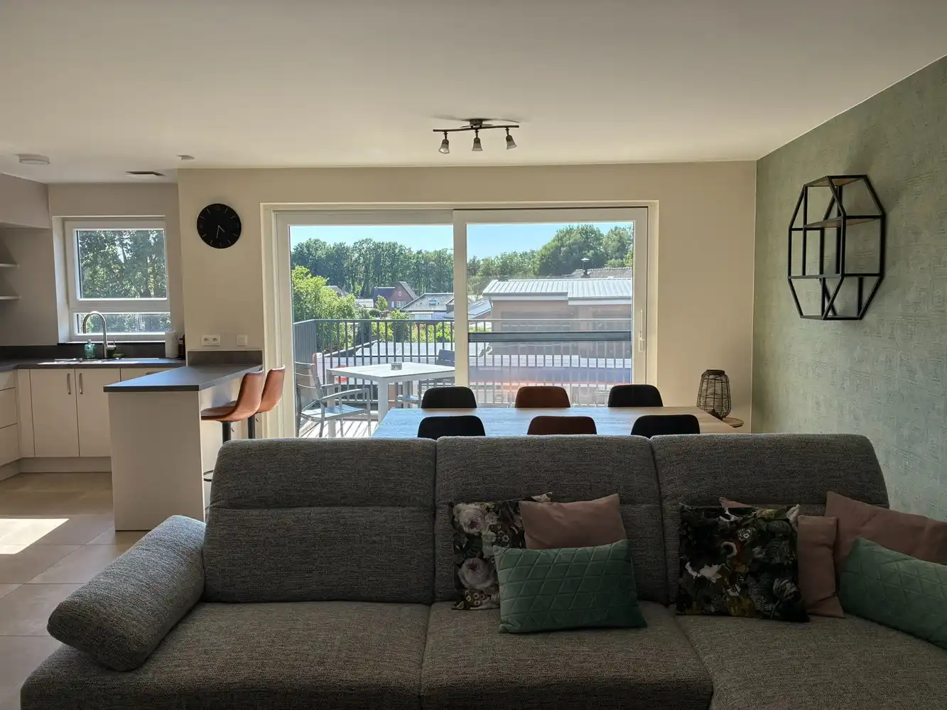 Appartement met ruim terras en autostaanplaats foto 4