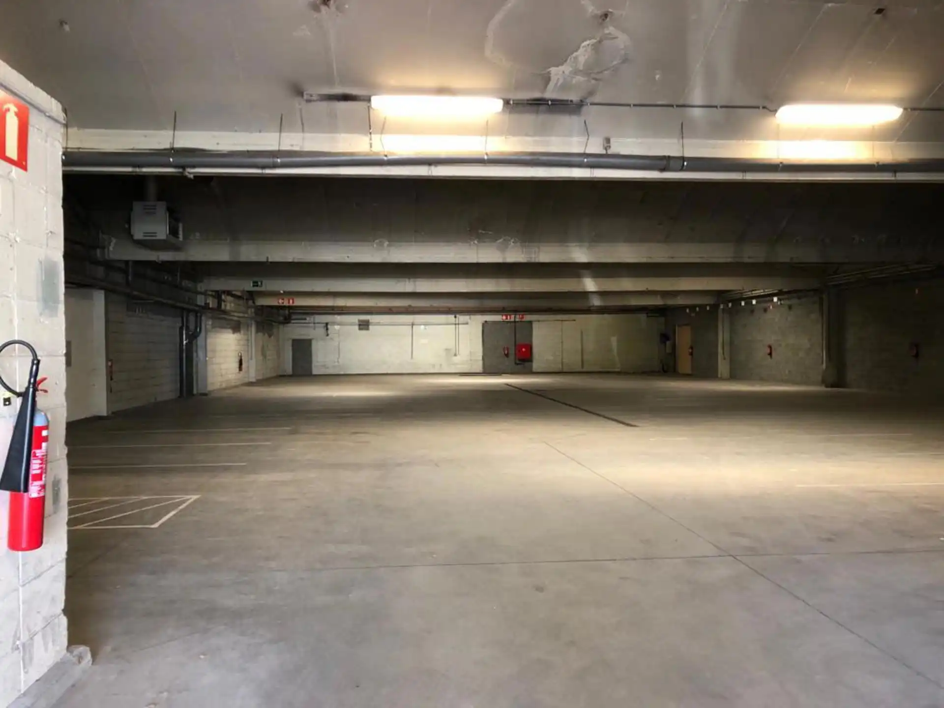 TE HUUR: magazijn 1.316m² foto 3