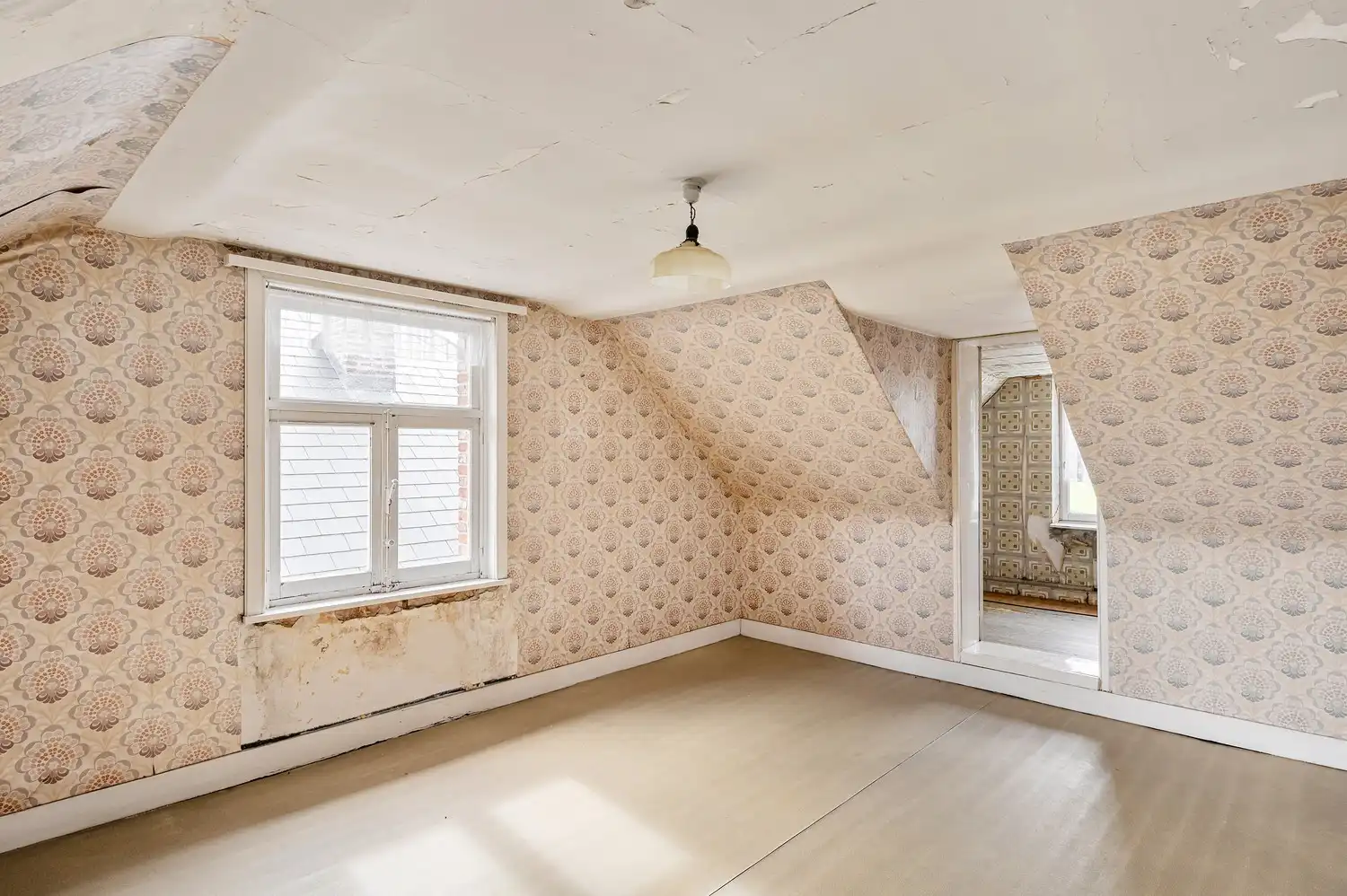 TE RENOVEREN WONING MET 3 SLPKS, PRACHTIGE TUIN + ACHTERLIGGENDE STAANPLAATS foto 24