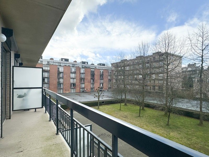 Centraal gelegen appartement met drie slaapkamers en garage foto 11