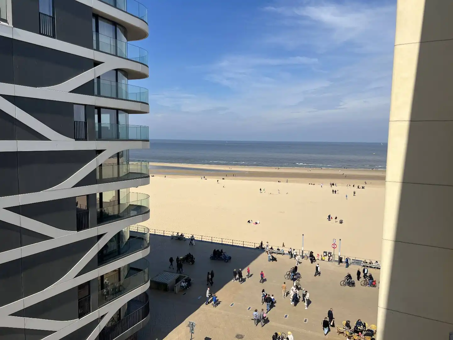 Te Huur – Appartement met Lateraal Zeezicht in het Centrum van Oostende foto 2