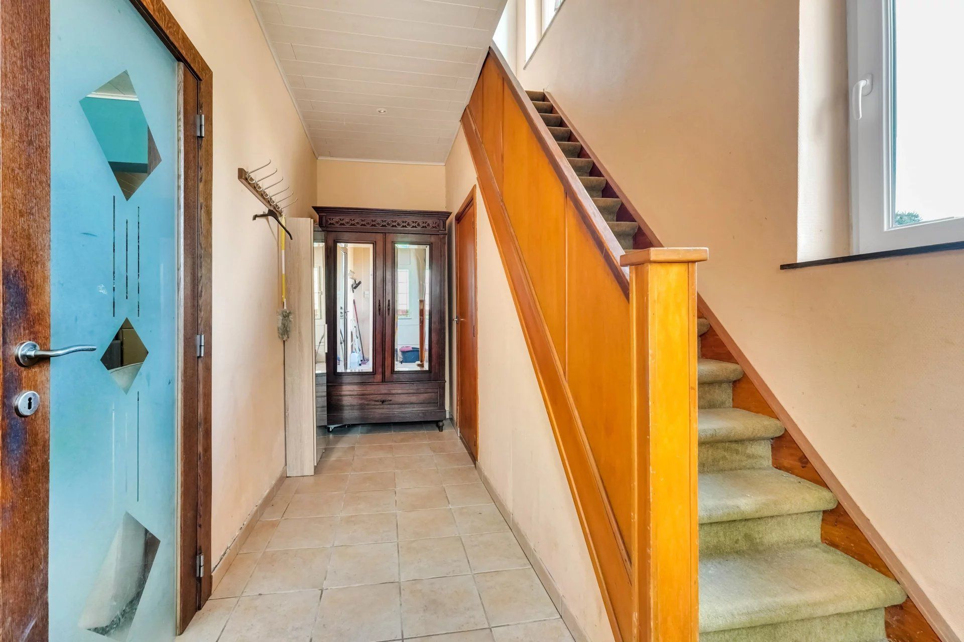 Ruime, op te knappen woning aan de stadsrand foto 5