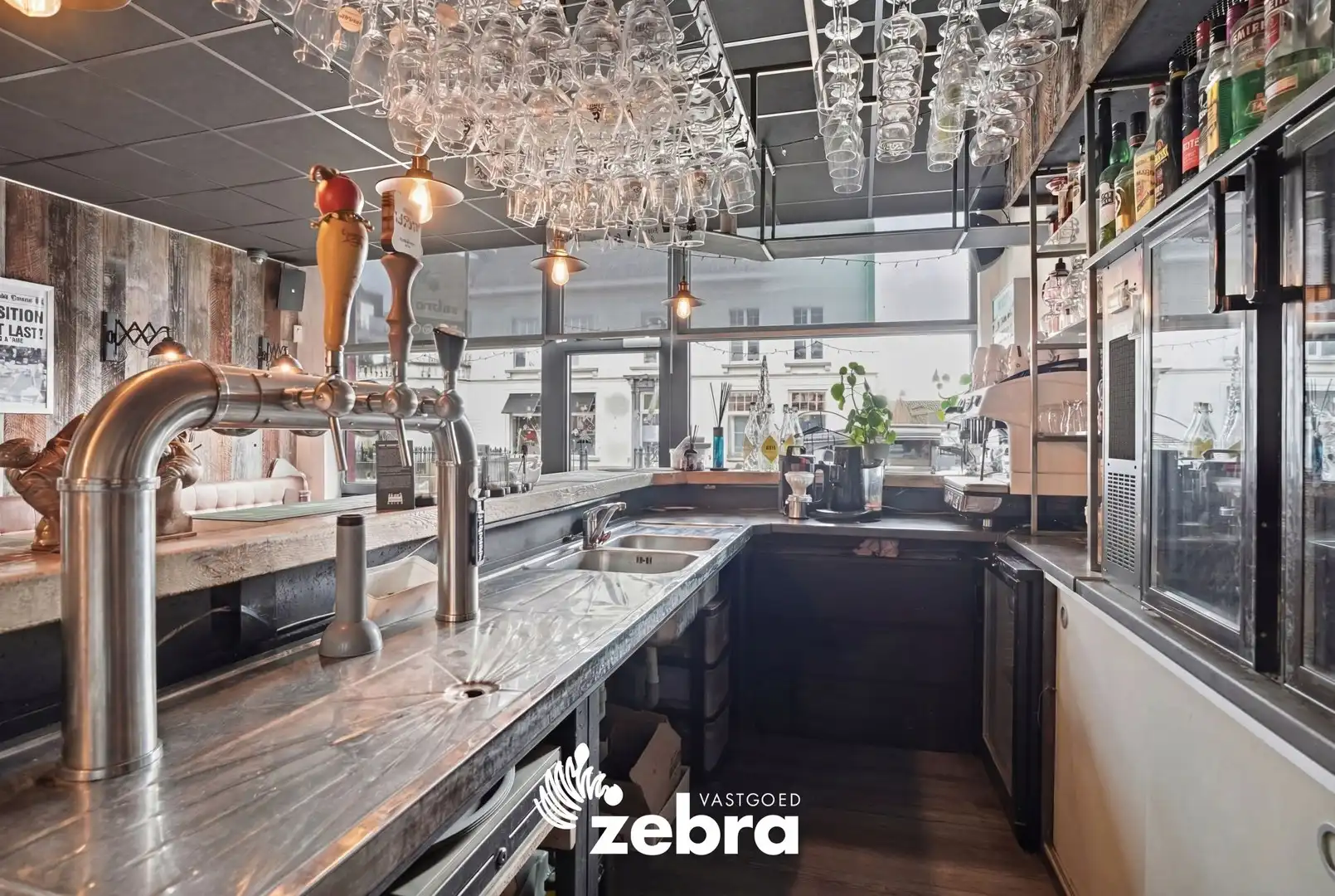 Handelspand met unieke woonst in centrum Pittem! foto 3