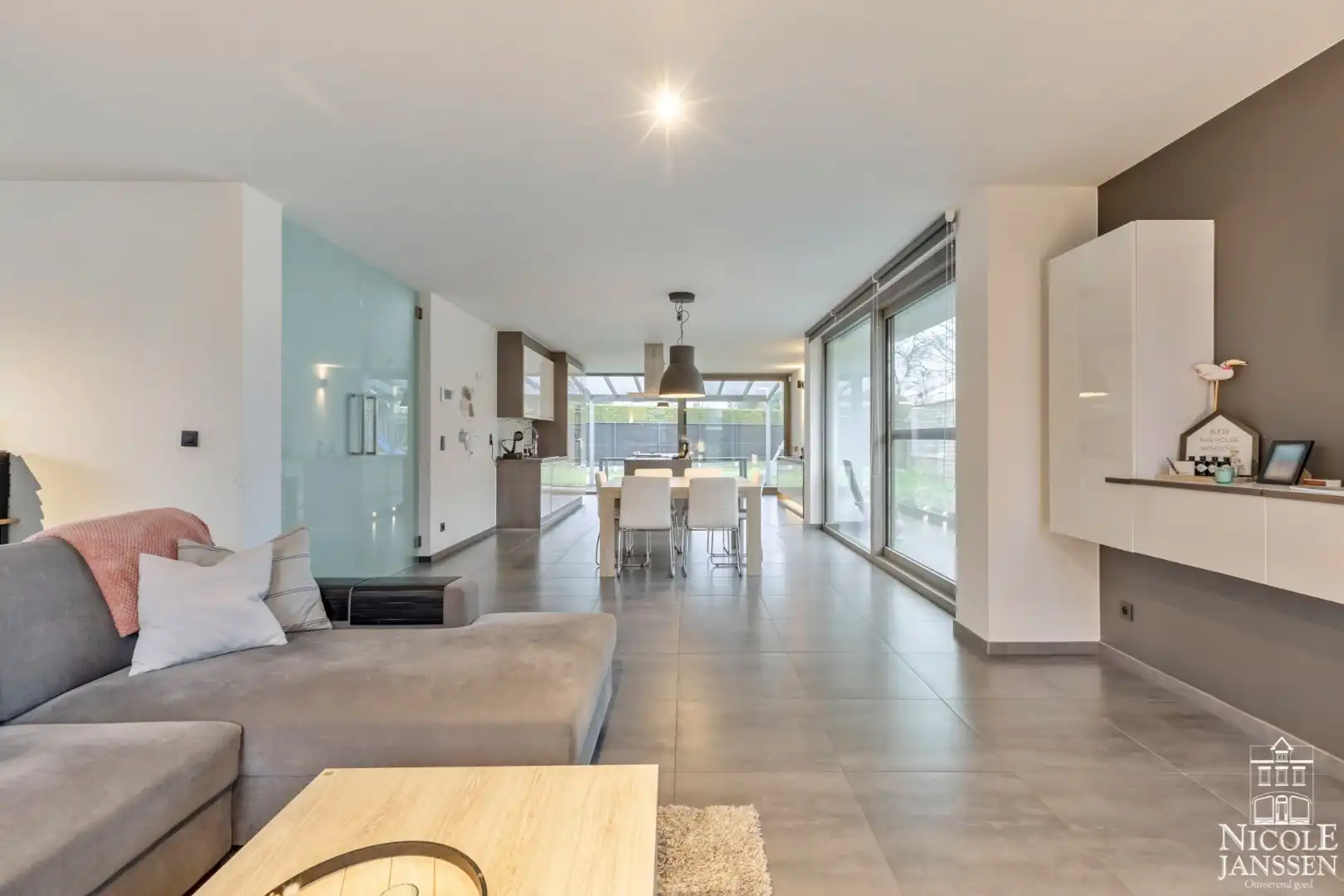 Energiezuinige moderne woning met zonnepanelen en ingesloten tuin foto 5