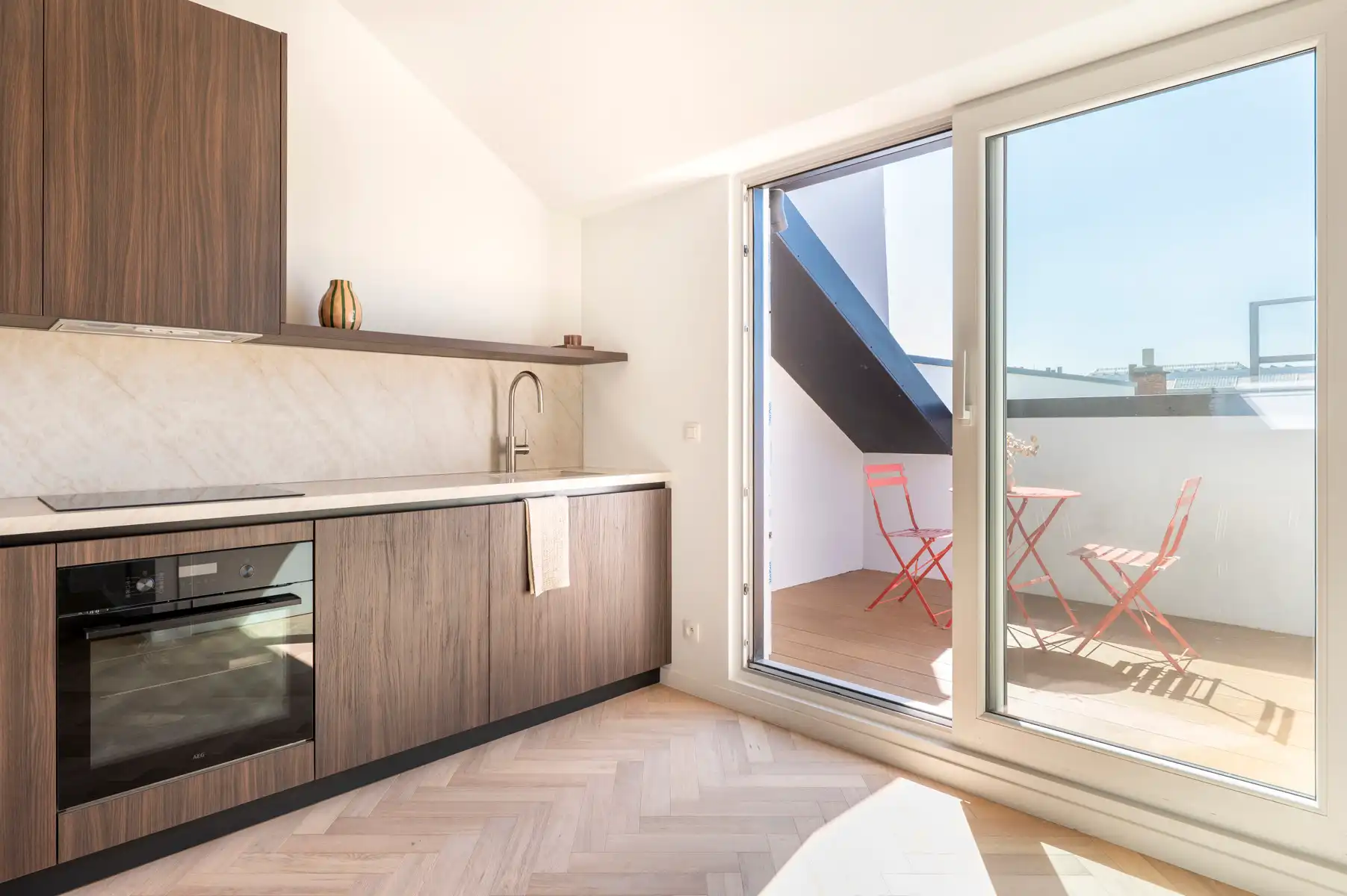 Prachtig gerenoveerd appartement te huur foto 2