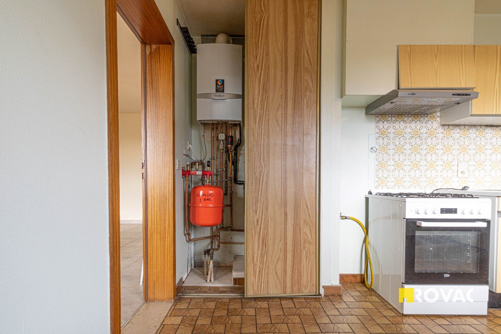 Lichtrijk appartement met 1 slaapkamer nabij de N36 foto 3