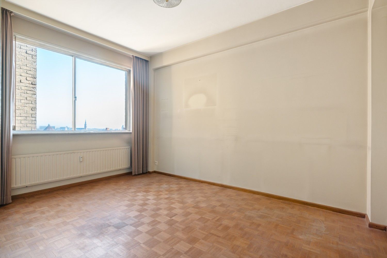 Te renoveren 3 slaapkamer appartement met prachtig uitzicht op de kathedraal in het centrum van Antwerpen! foto 17