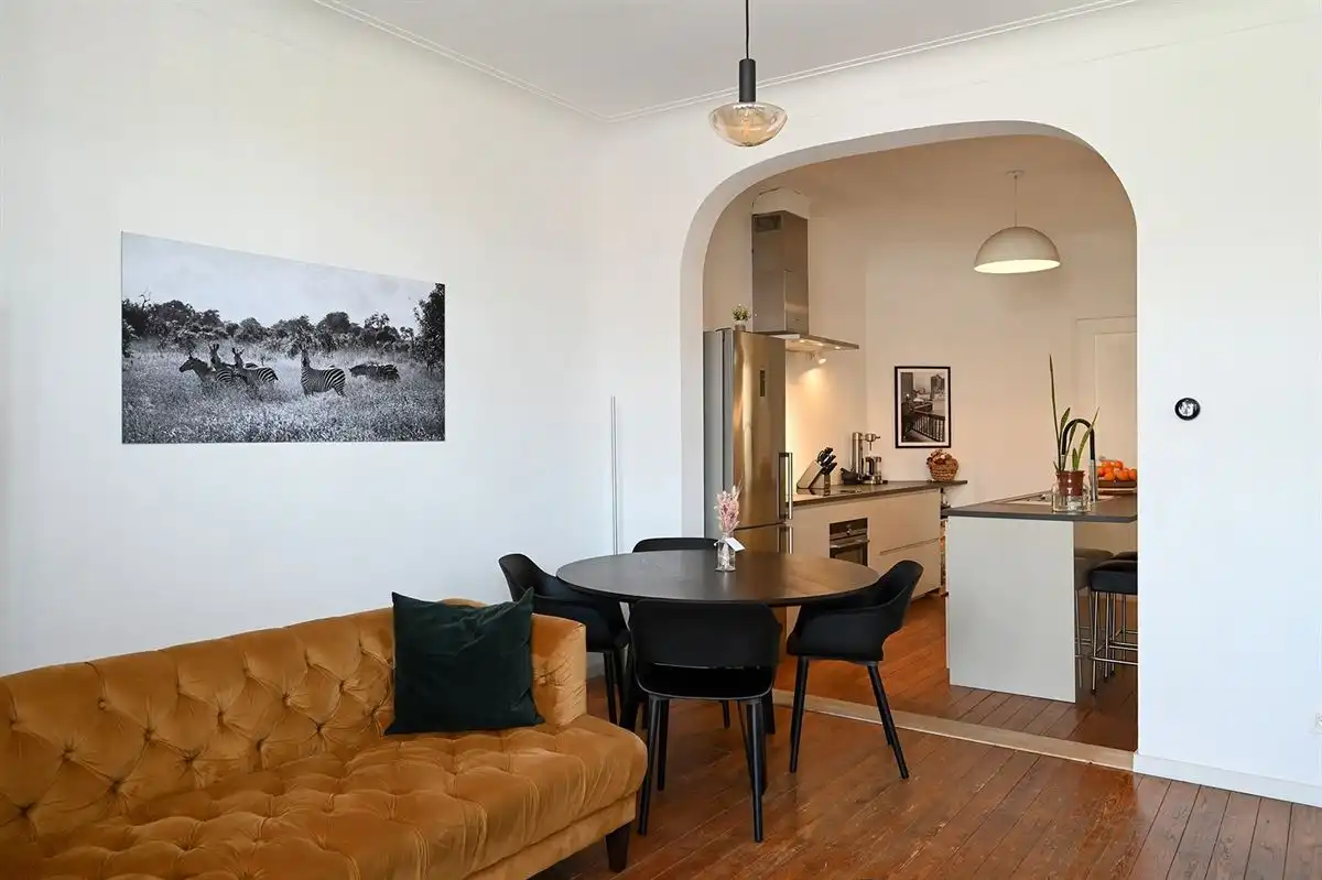 Superleuk appartement met ruime slaapkamer en apart bureel of dressing foto 4