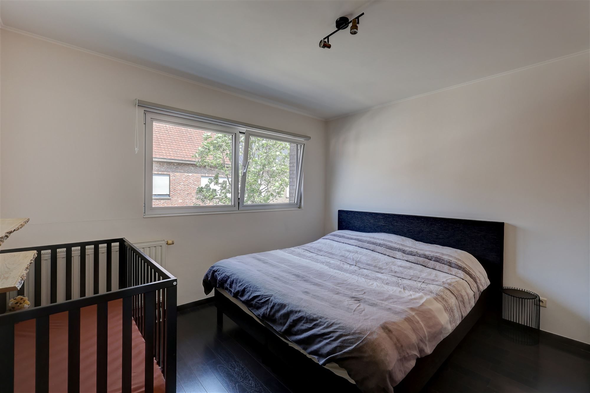 Lichtrijk appartement met twee slaapkamers foto 9