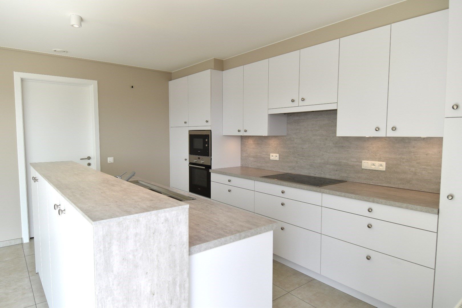 Prachtige penthouse met 2 slaapkamers en groot terras te centrum Ledegem foto 5