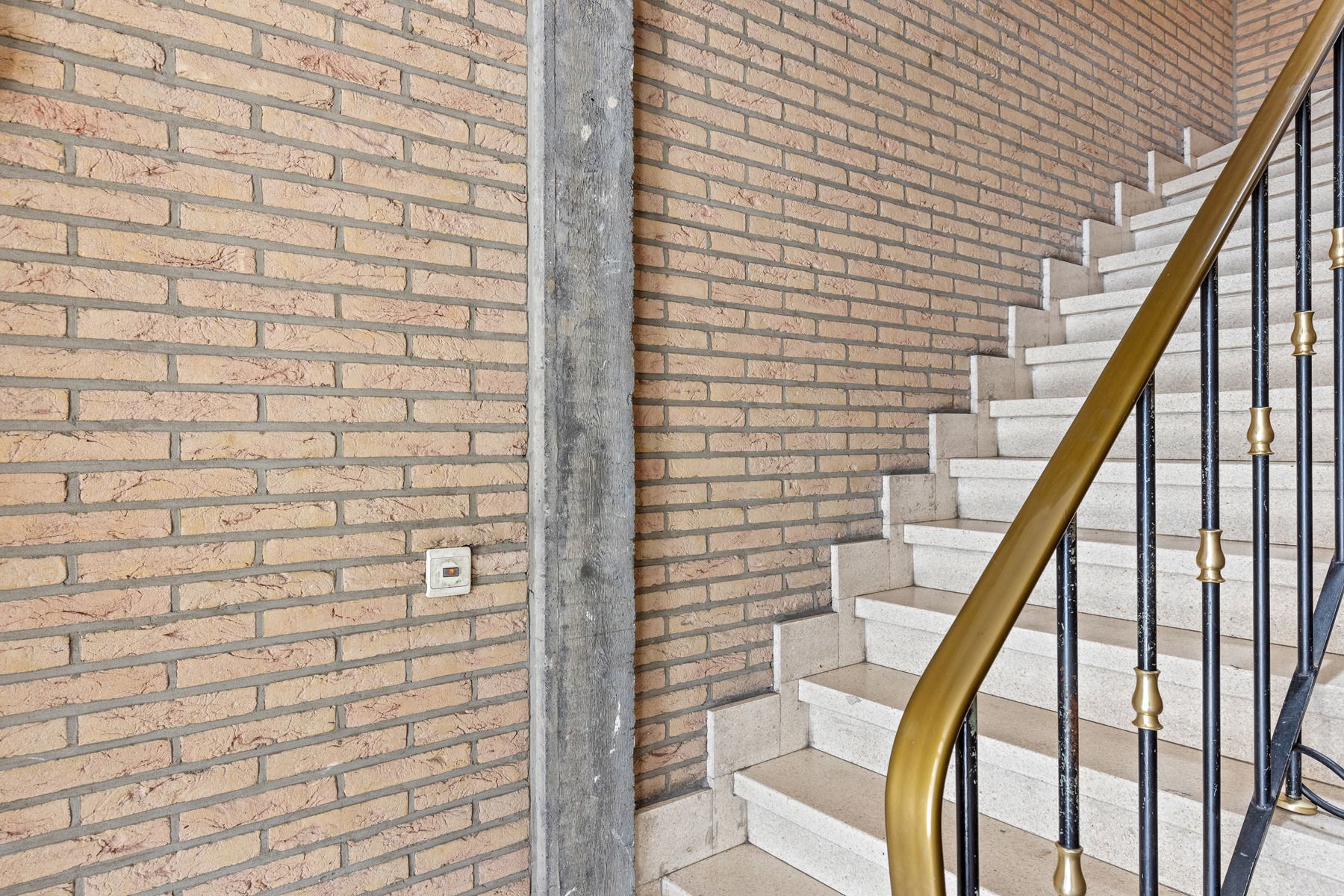 Appartement te koop in Geluwe – Op te frissen woning op toplocatie! foto 2