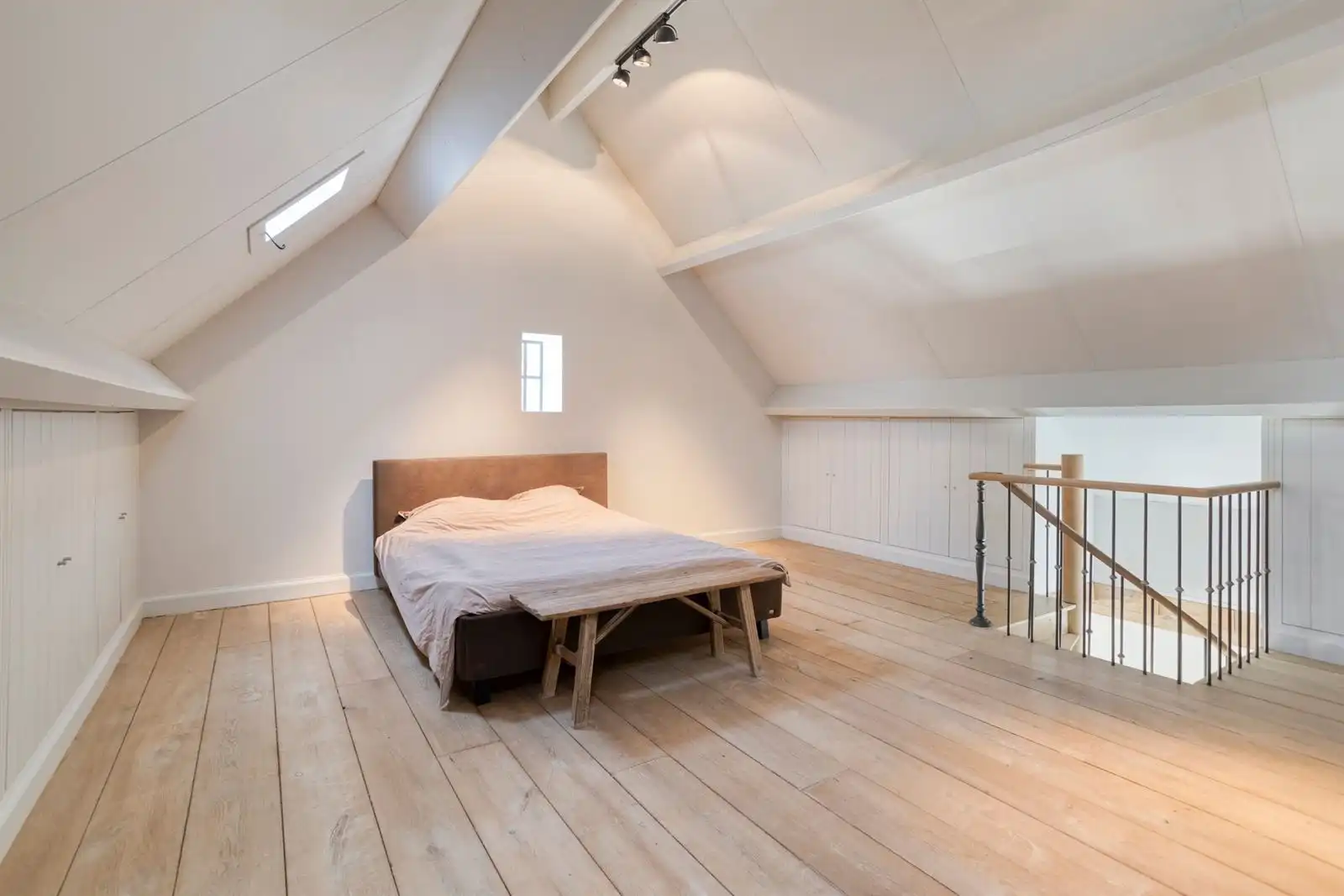 Ruimte, rust en eindeloze mogelijkheden

! Op zoek naar een woning die écht iets extra biedt?  foto 24