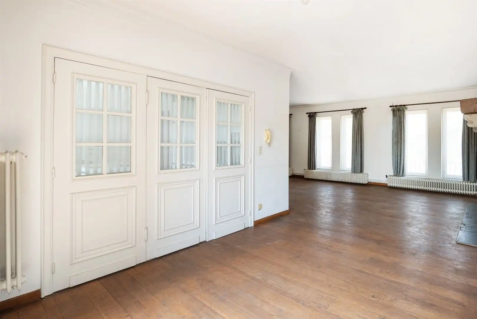 Grote woning in de dorpskern, met tuin en achter-uitweg. 'Must-see'! foto 9