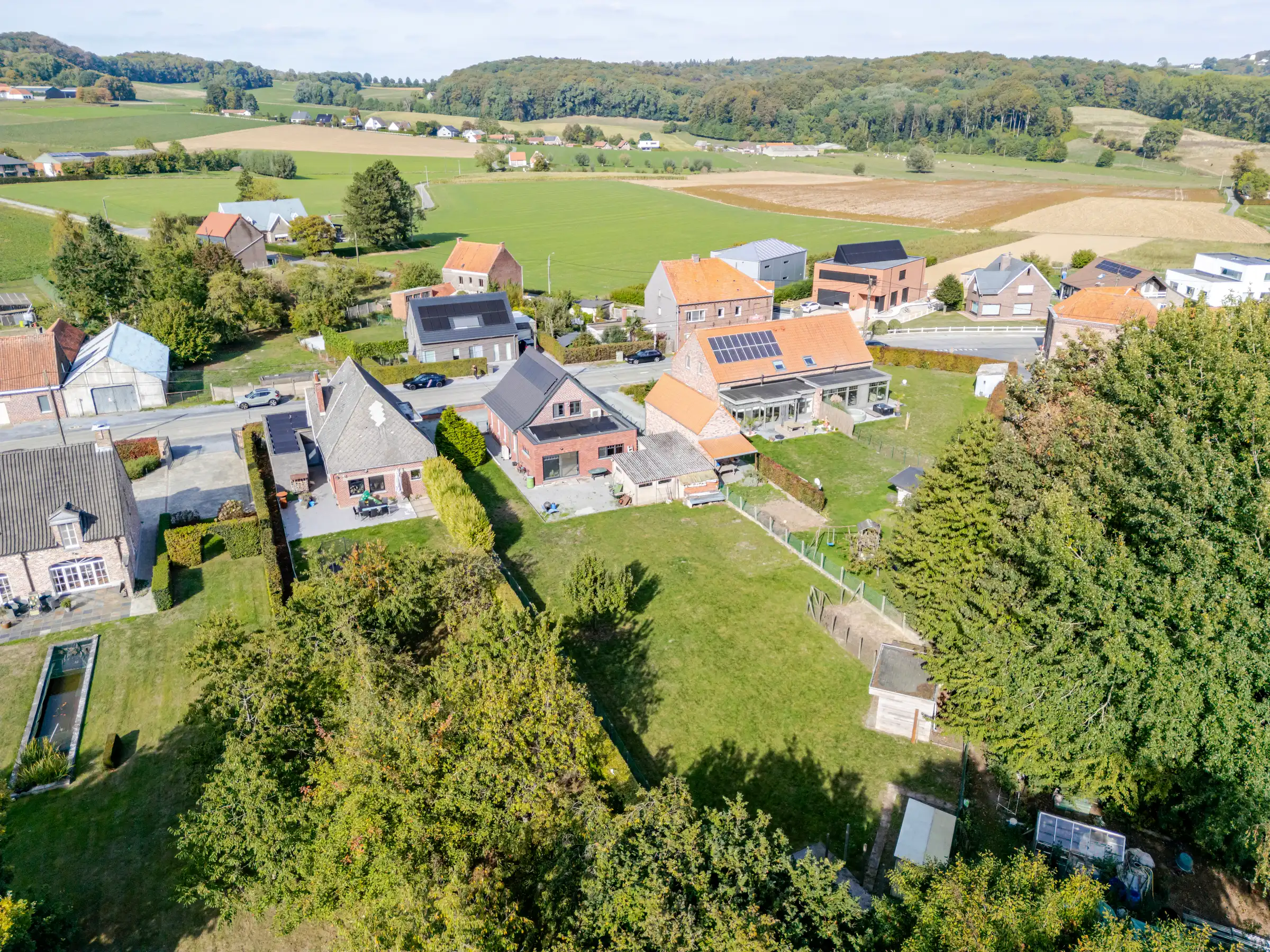 Vrijstaande woning met vernieuwd dak en veel potentieel foto 4