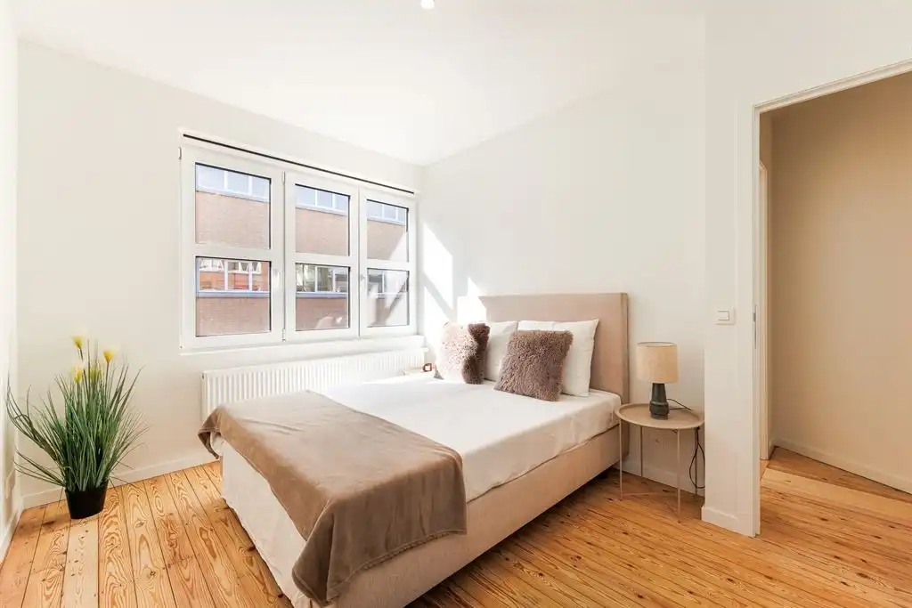 Gerenoveerd appartement met terras in Deurne-zuid foto 9