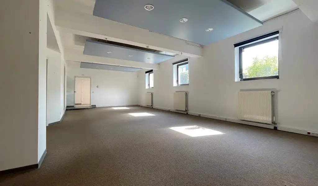 Budgetvriendelijk kantoor te huur aan luchthaven in Deurne foto 2