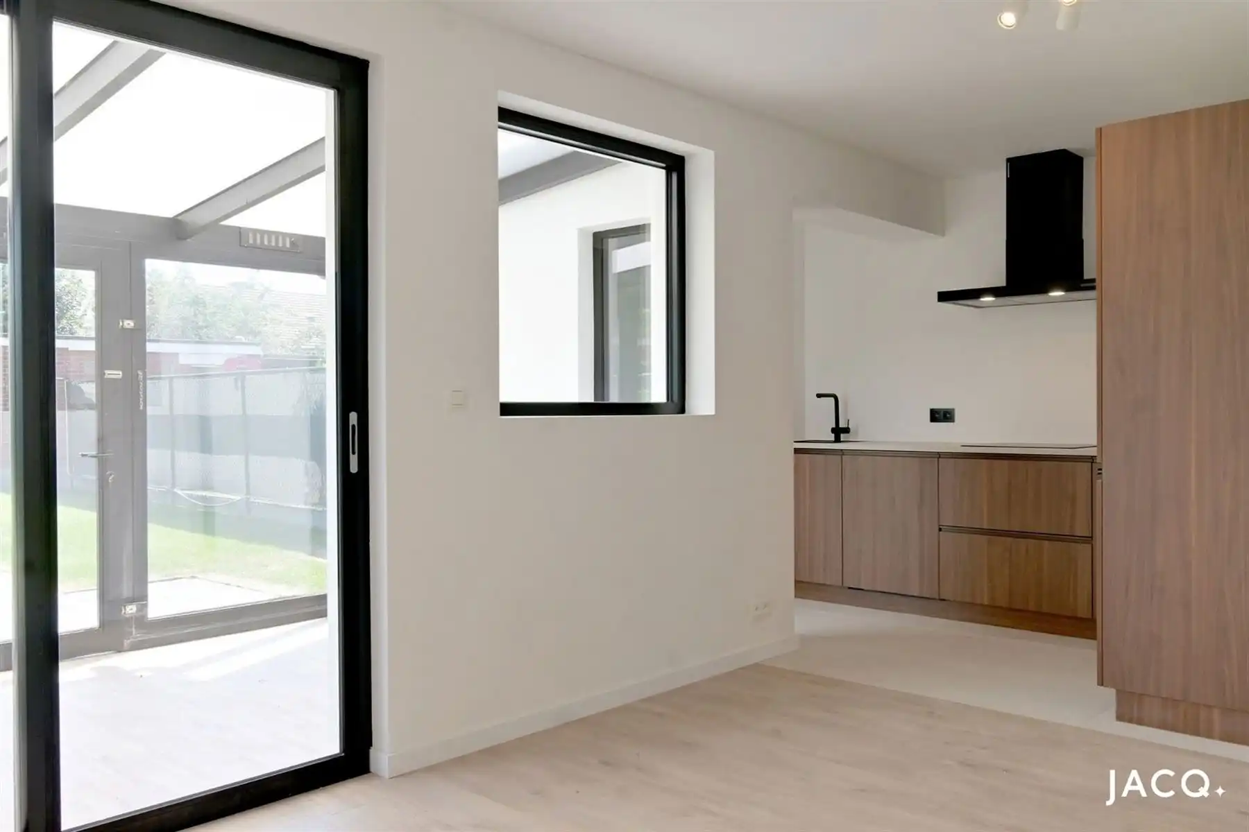 Prachtige woning met 3 slaapkamers, grote tuin en garage ! foto 9