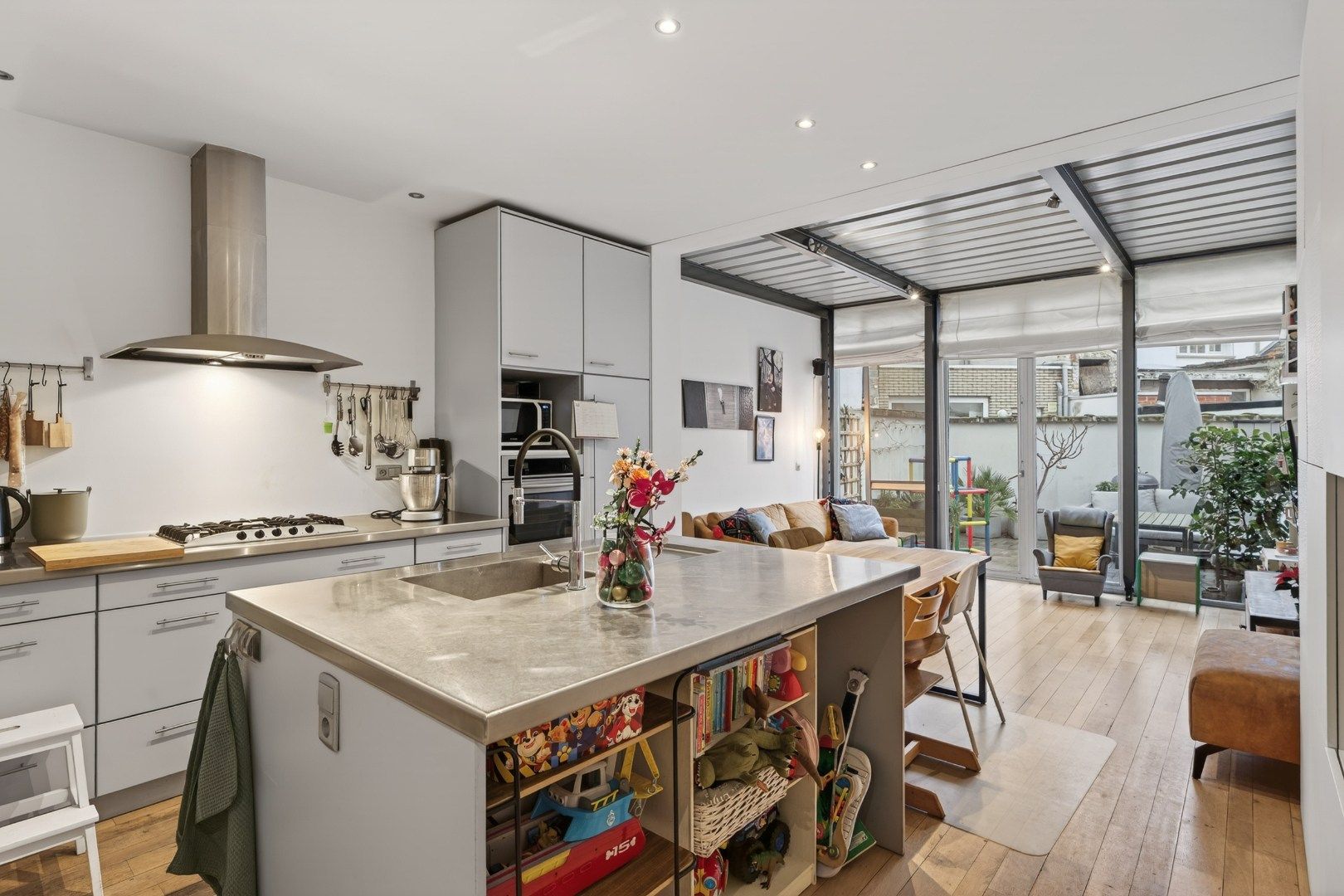 Gezellige eengezinswoning met buitenruimte met INSTELPRIJS foto 3