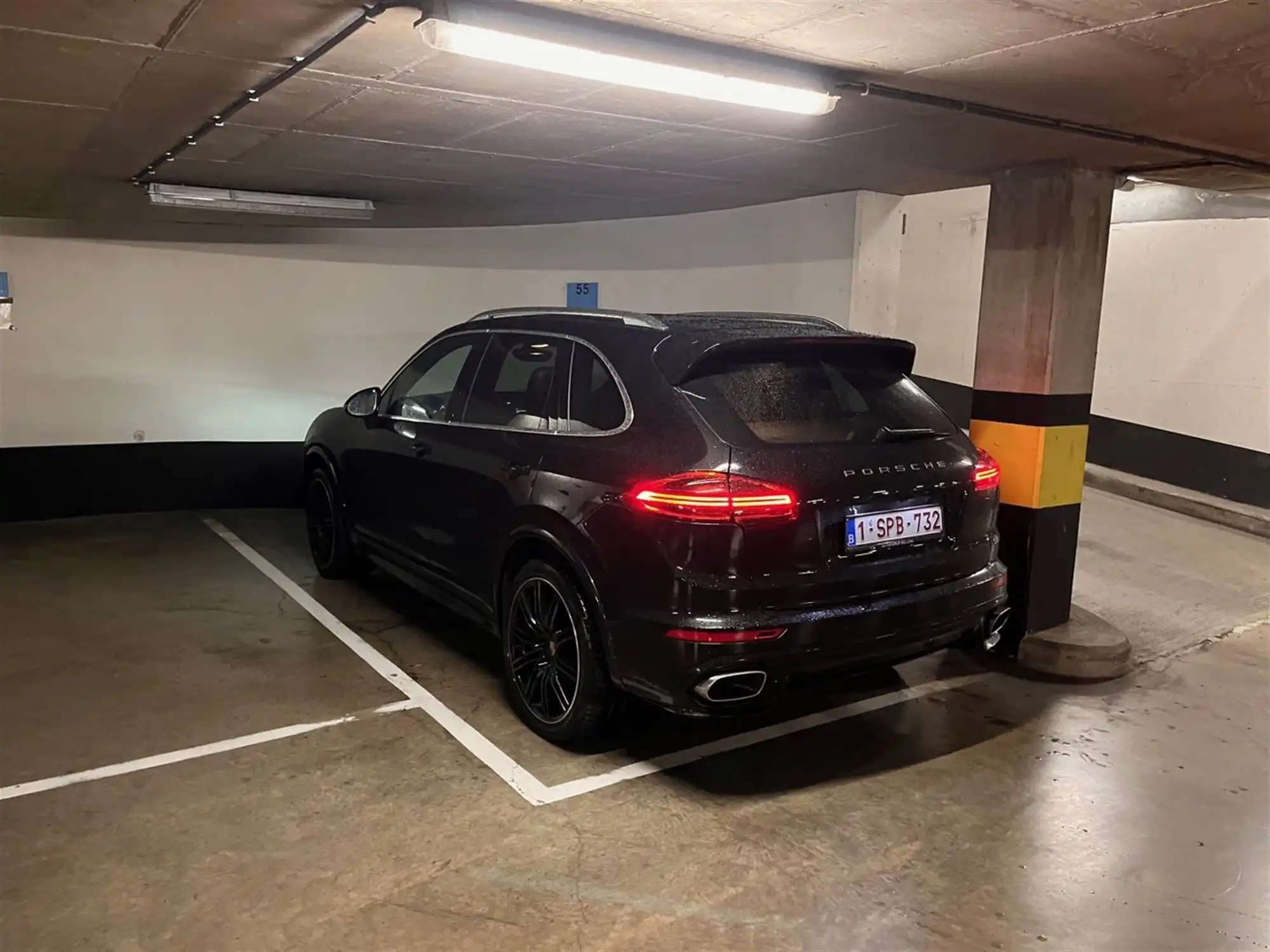 Te huur: Parkeerplaats op niveau -1 in Otto Veniusstraat foto {{pictureIndex}}