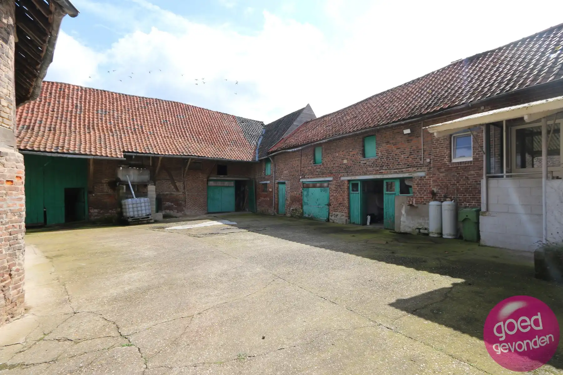 AUTHENTIEKE HOEVE MET WOONST EN GROND - PRACHTIGE LIGGING foto 37