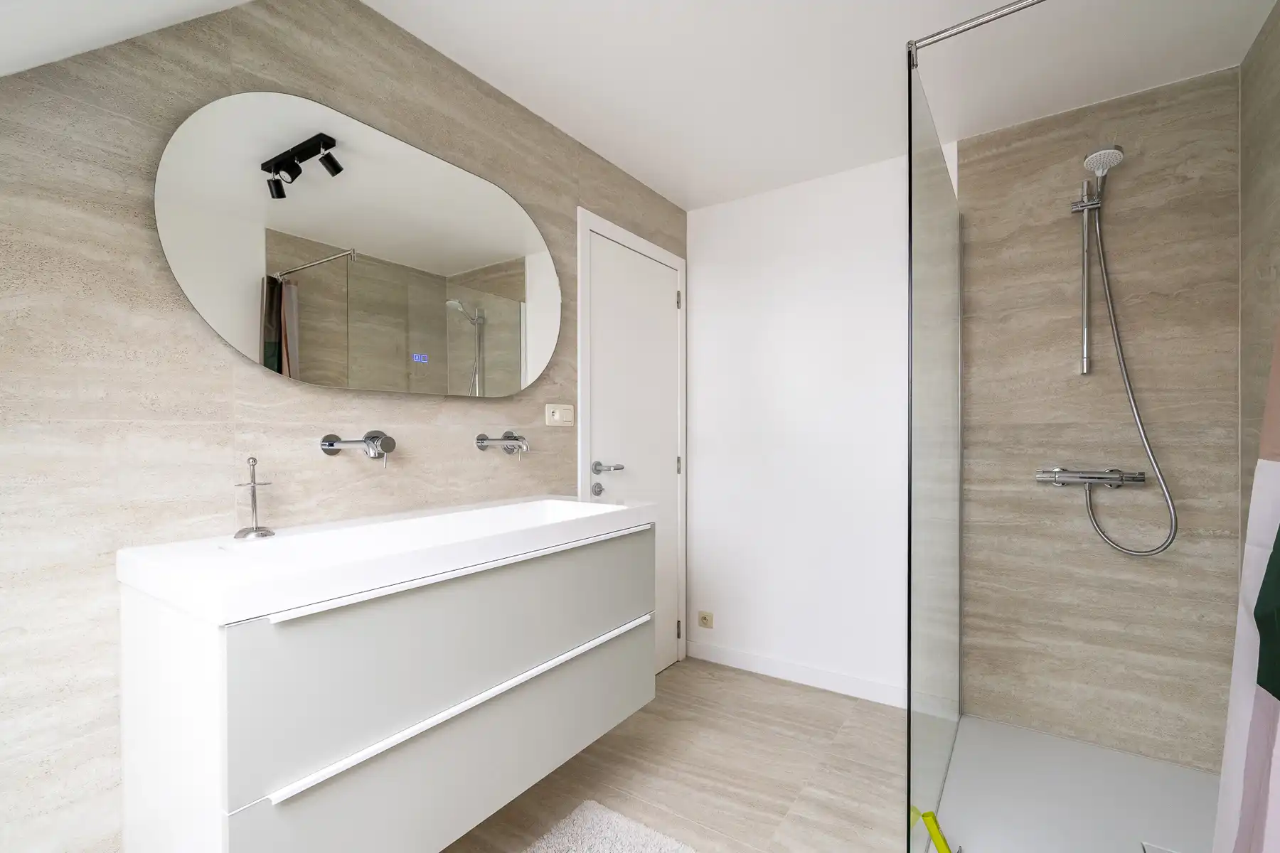 Rustig gelegen, gemeubelde bel-etage woning met garage  foto 20