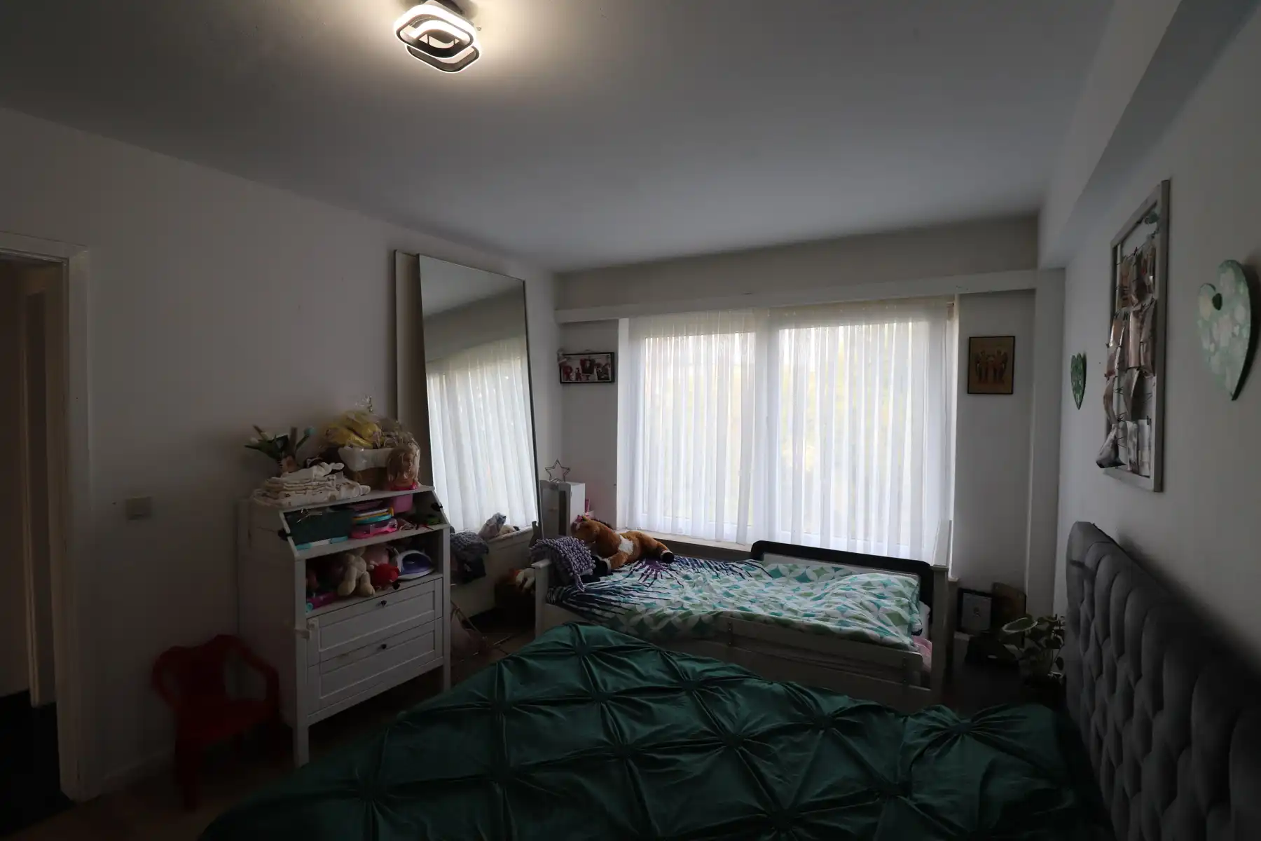 Appartement op de tweede verdieping met 2 slaapkamers met op het gelijkvloers garage met berging en tuin. foto 6
