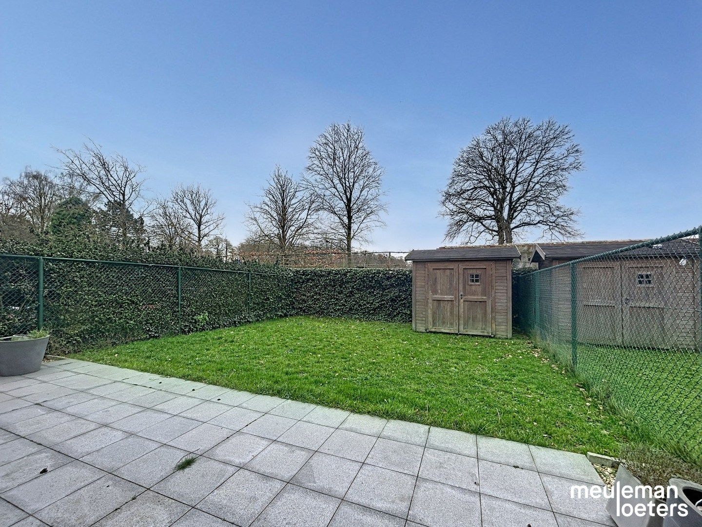 Lichtrijke woning met inpandige garage foto 2