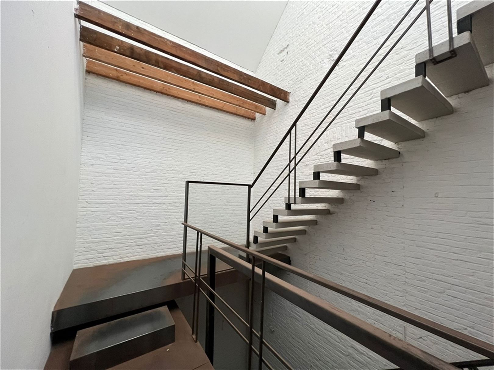 Kantoorruimten & ateliers in de Eskimofabriek foto 3