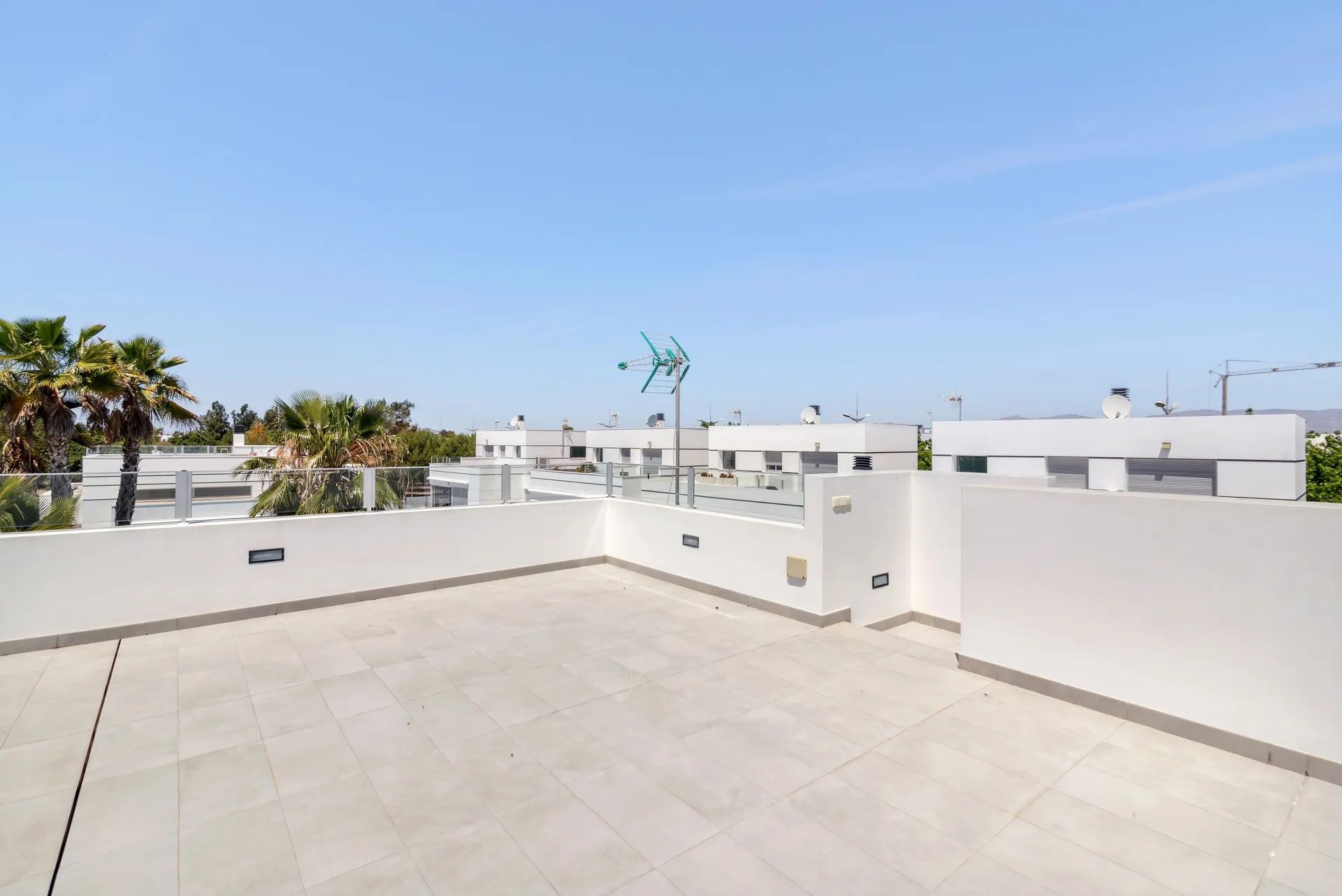 Luxe moderne villa - volledig gemeubileerd, met kelder. Mis deze kans niet! foto 18