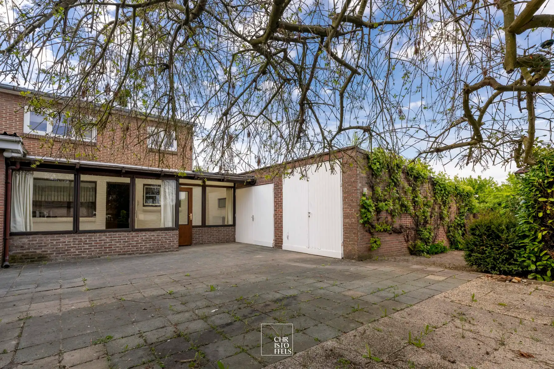 Te renoveren woning (199m²) in een rustige woonomgeving te Lanaken! foto 14