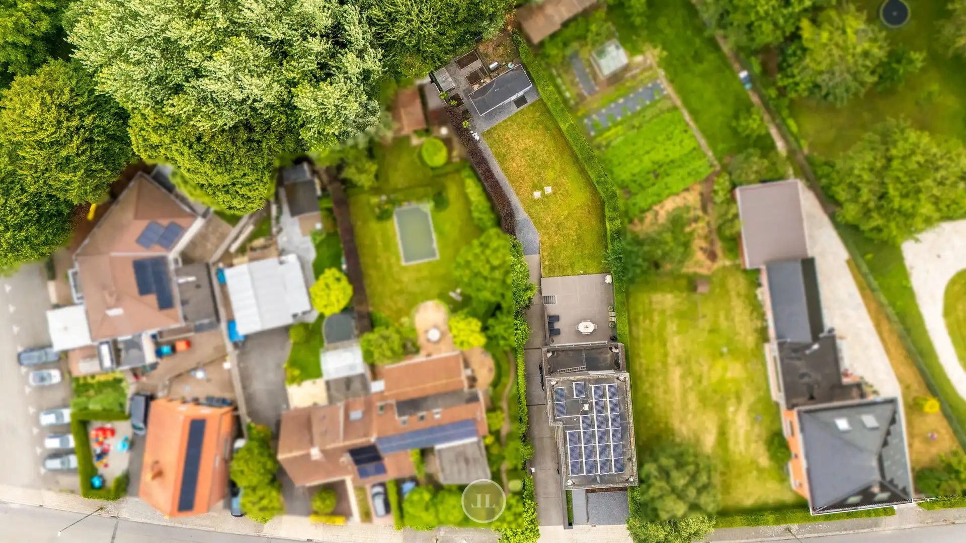 Eigentijdse moderne groen gelegen villa met mooie tuin in Marke centrum foto 3
