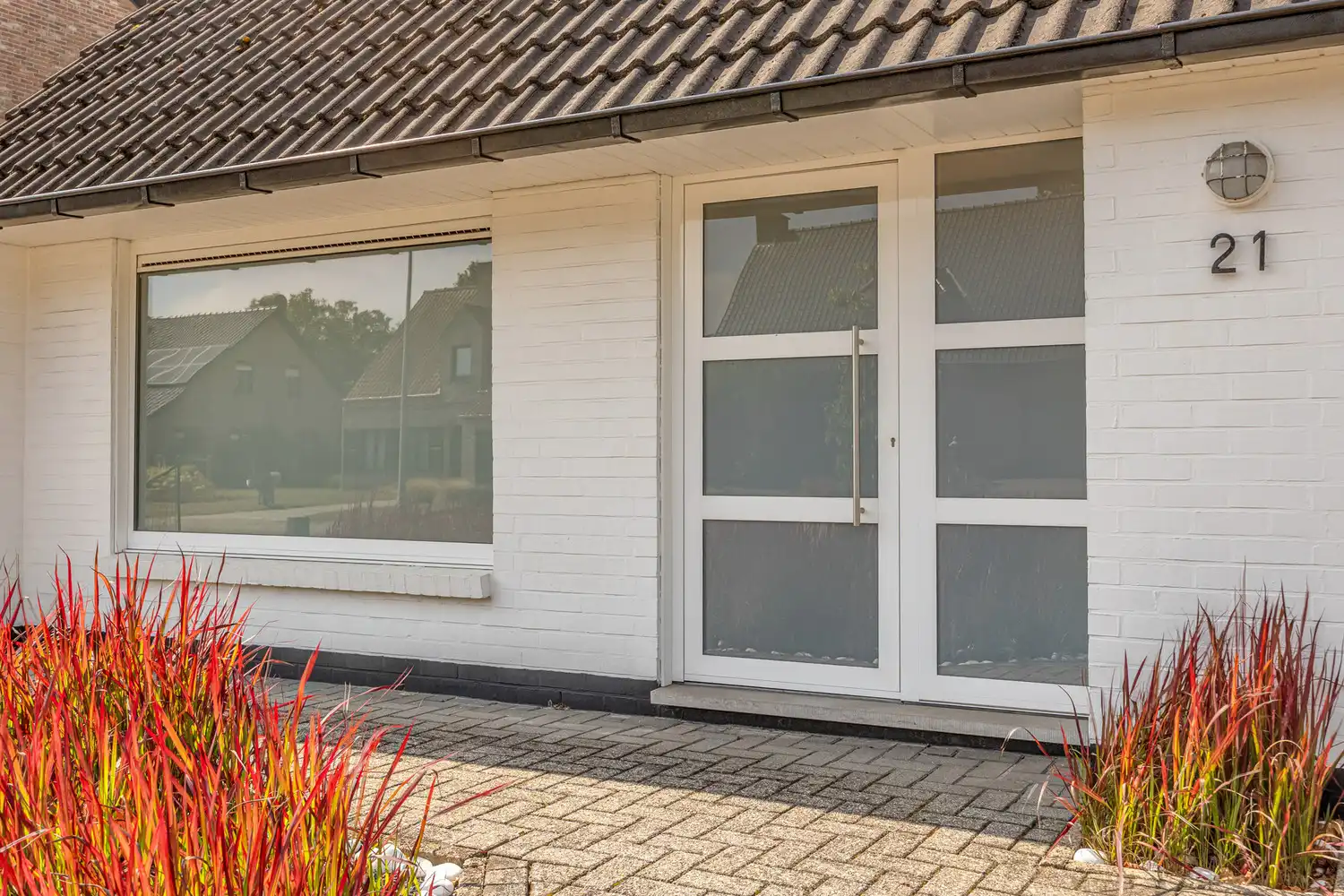 Karaktervolle villa met prachtige tuin en zwembad in doodlopende straat foto 4