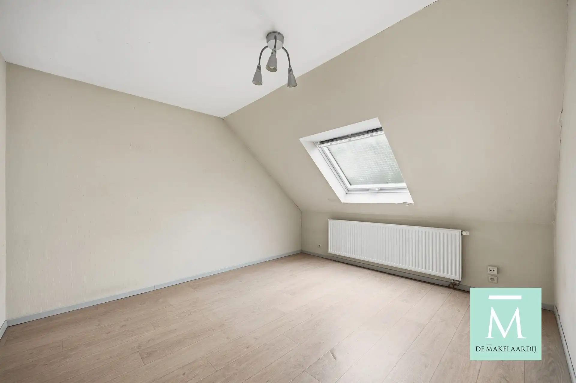 Ruime woning met 4 slaapkamers, garage en diepe tuin op toplocatie! foto 8