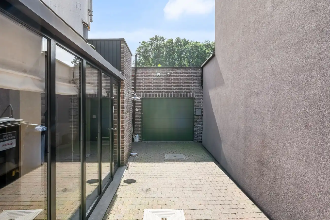 Te renoveren halfopen woning met inpandige garage, grote werkruimte (ca. 145m²) en aangename tuin met open zicht in Ertvelde! foto 13