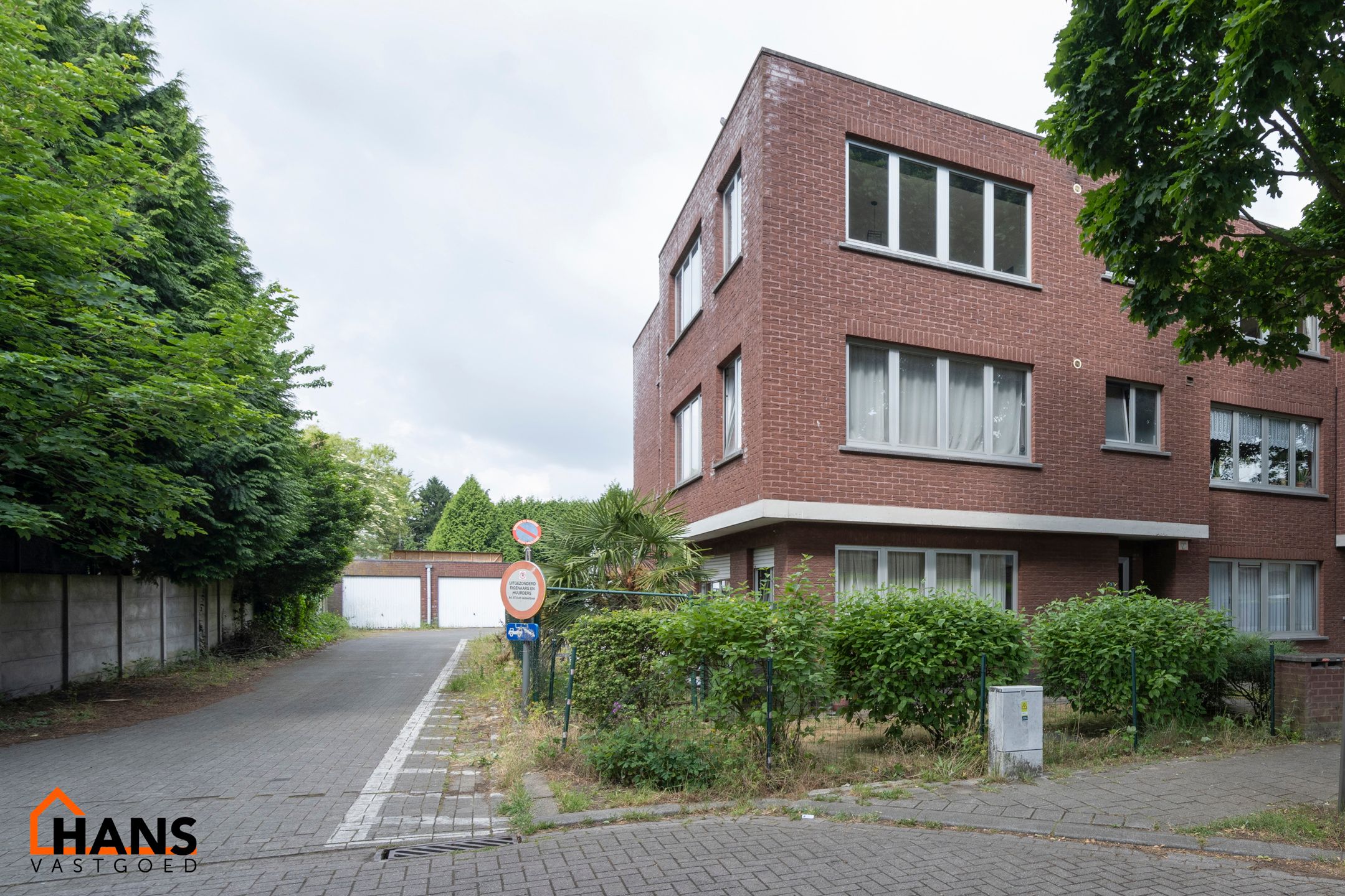 Ruim hoekappartement met mogelijkheid tot garage. foto {{pictureIndex}}