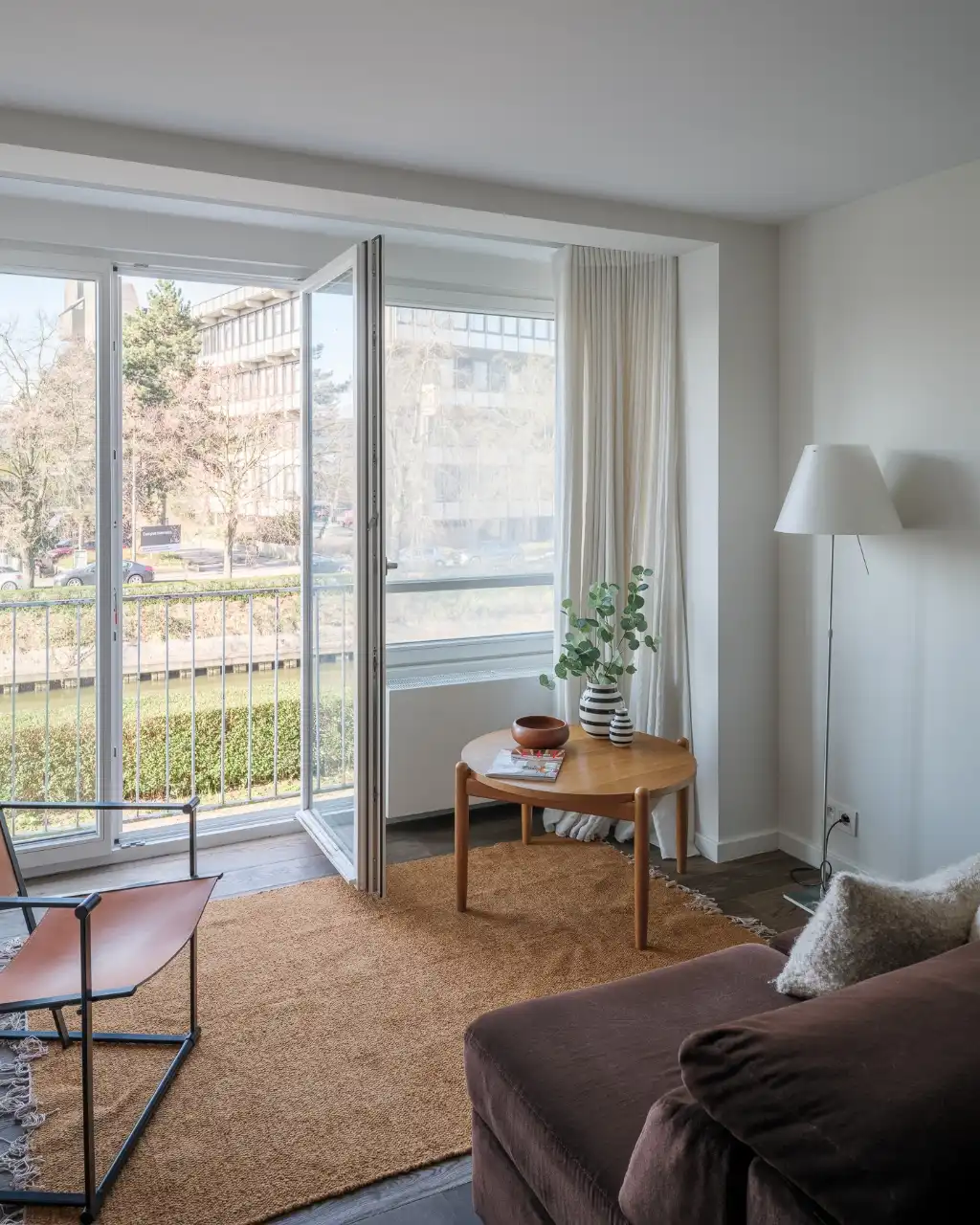 Lichtrijk gerenoveerd éénslaapkamerappartement met terras en zicht op het water foto 2