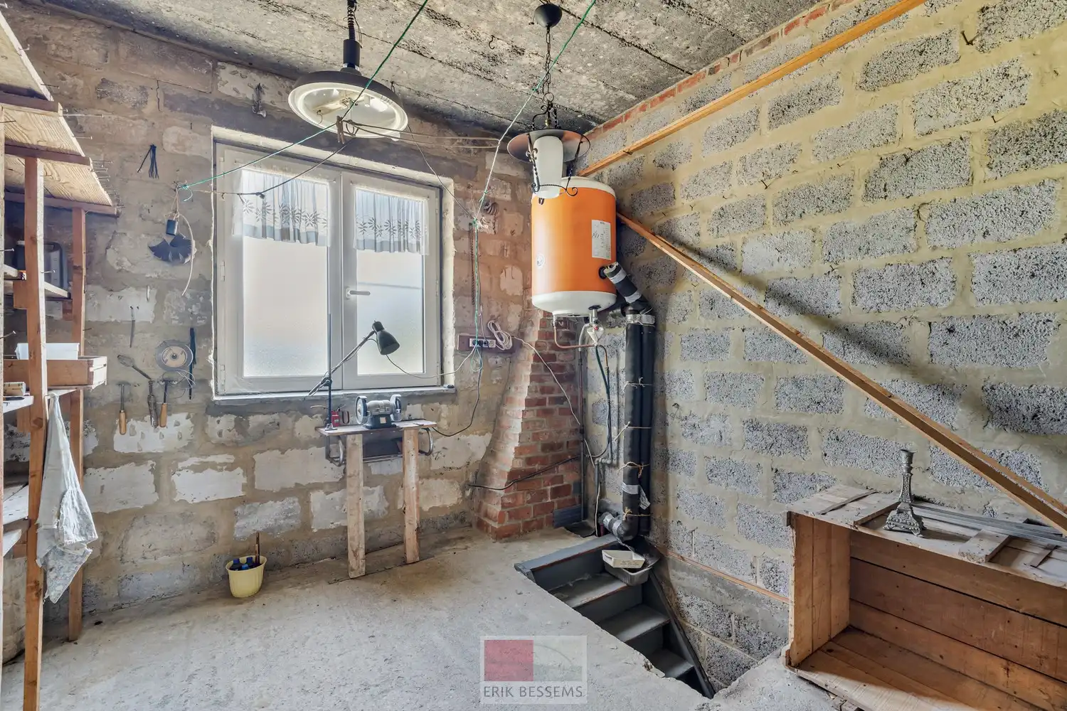 Leuke te renoveren woning met een bewoonbare oppervlakte van ca. 172 m², gelegen op een perceel van 485 m². foto 16