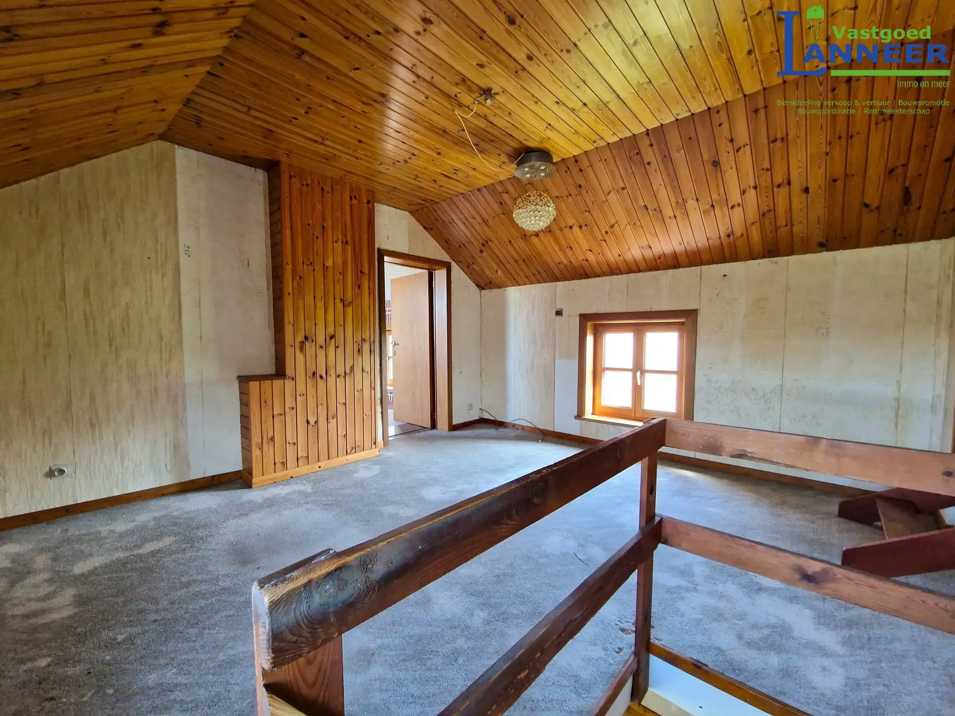 Charmante woning in een rustige straat omgeven door groen foto 4