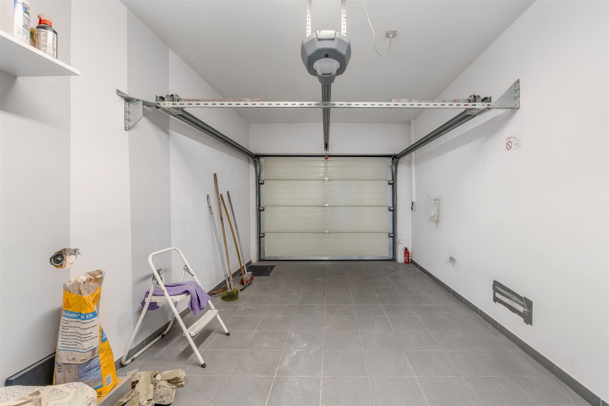 VOLLEDIG INSTAPKLAAR GELIJKVLOERS APPARTEMENT (145M²) MET 2 SLAAPKAMERS, INPANDIGE GARAGE EN TUIN/KOER TE BERINGEN-CENTRUM foto 16