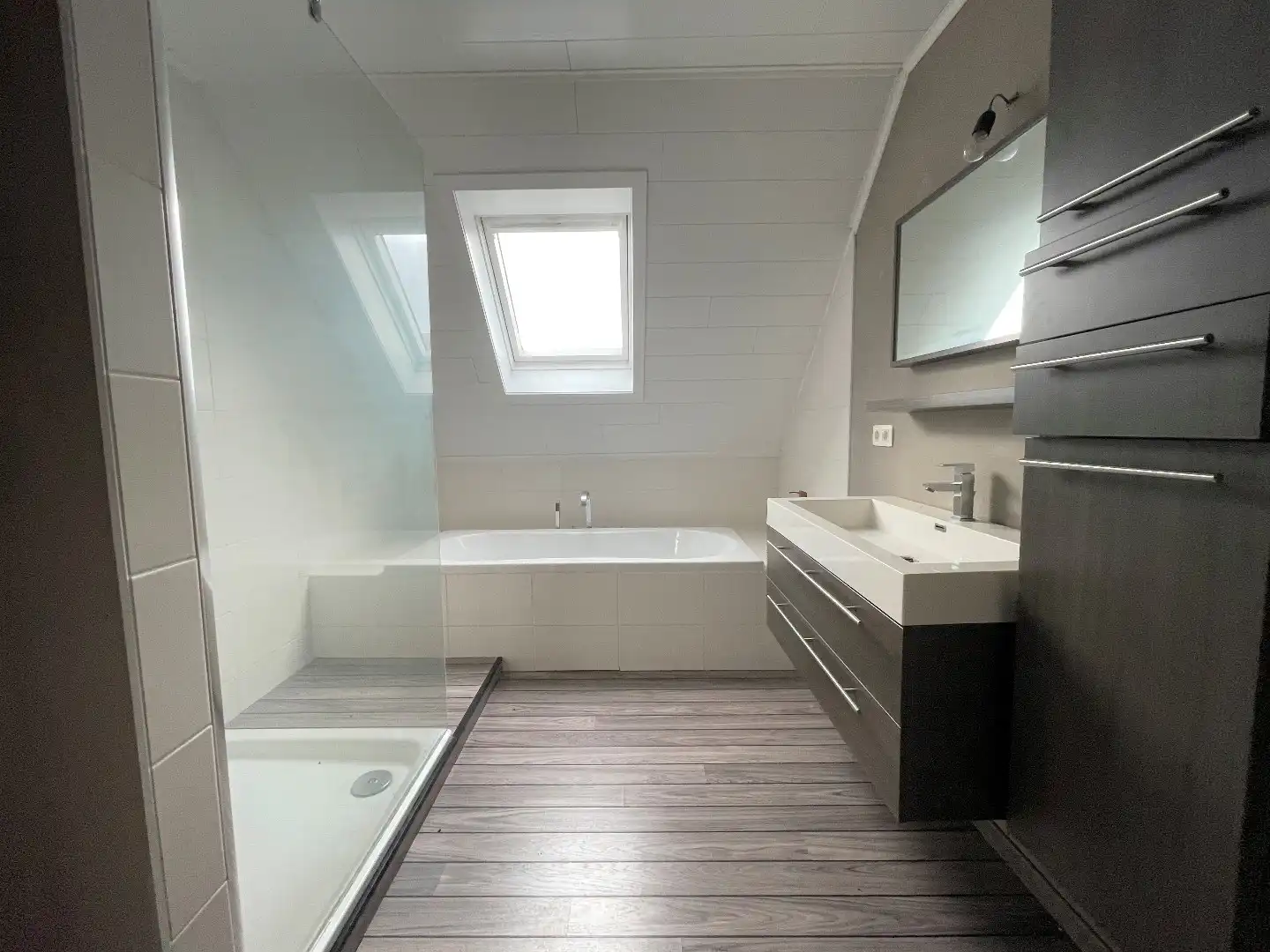 Ruime  woning met 4 slaapkamers en terras in centrum Tielt foto 7